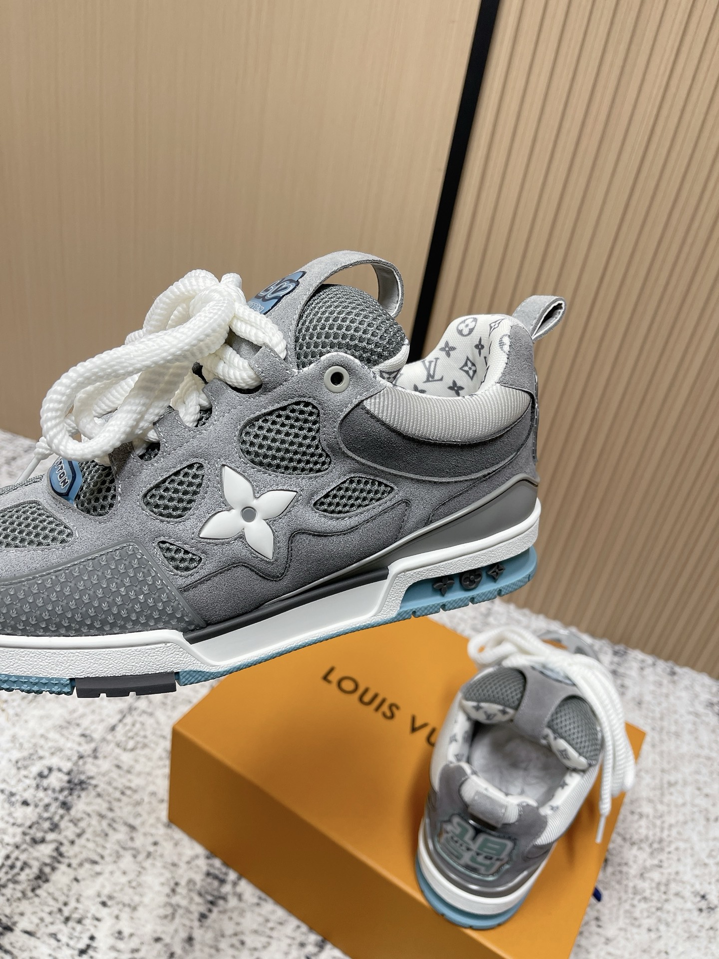 Lv skate sneaker 四叶草情侣款运动鞋,面包鞋,滑板鞋 9