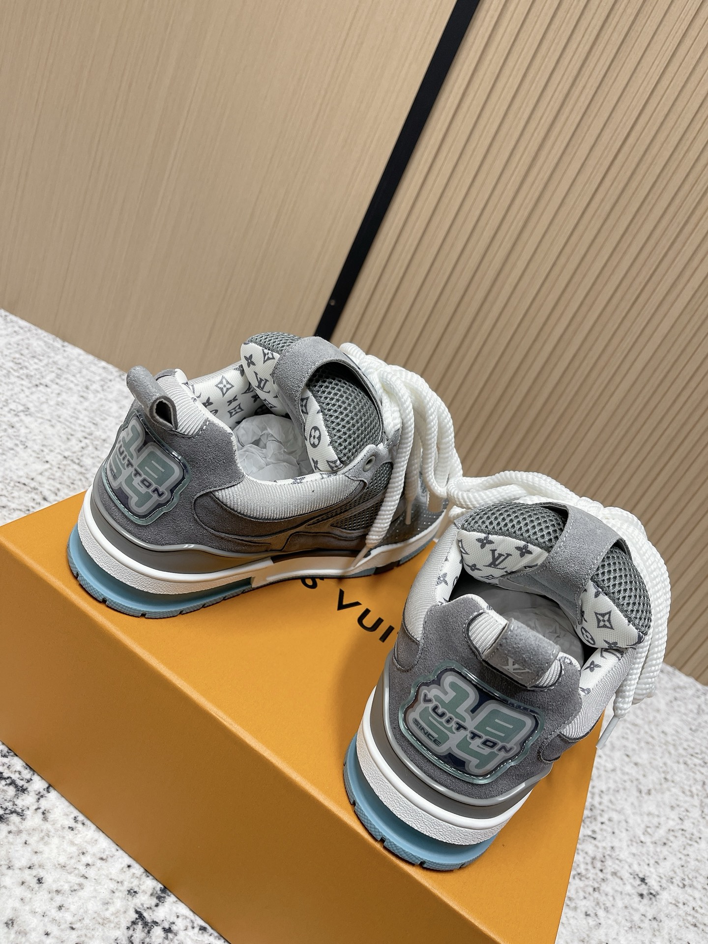 Lv skate sneaker 四叶草情侣款运动鞋,面包鞋,滑板鞋 4