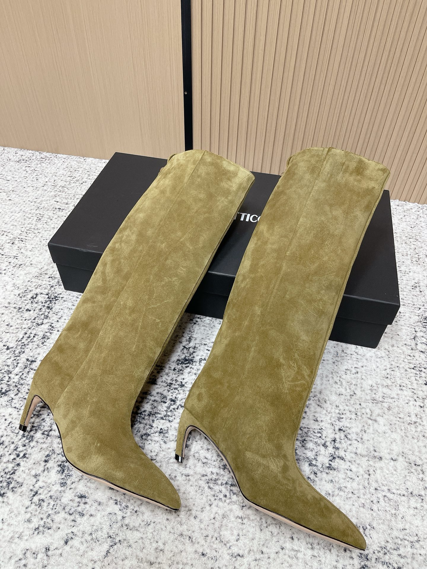 NO:614581,Top version niche trendy brand THE ATTICO 2025Fw new autumn and winter fashionable straight pointed toe high-heeled boots, Internet celebrity hot style, super high-grade single product, a pair of boots that look good with all clothes, amazing visual feast, sexy and free temperament, simple temperament style!  Upper cowhide/cow suede, lining foot pads, water-dyed cowhide, sole Italian leather outsole, heel height 7.5cm, size 35-39 (40. Customized, non-refundable), boots, boots, cowhide, Leather soles19860909顶级版本 小众潮牌 THE ATTICO 2025Fw秋冬新品时髦直筒尖头高跟长靴网红爆款 超高品味单品 搭配一切衣服都好看的一双靴 太绝了 视觉盛宴 性感自由气质 简约气质款式！ 鞋面牛皮/牛反绒 内里垫脚水染牛皮 鞋底意大利真皮大底 跟高7.5cm 码数35-39（40.定做不退换）,靴子,boots,cowhide,Leather soles,Women's Shoes