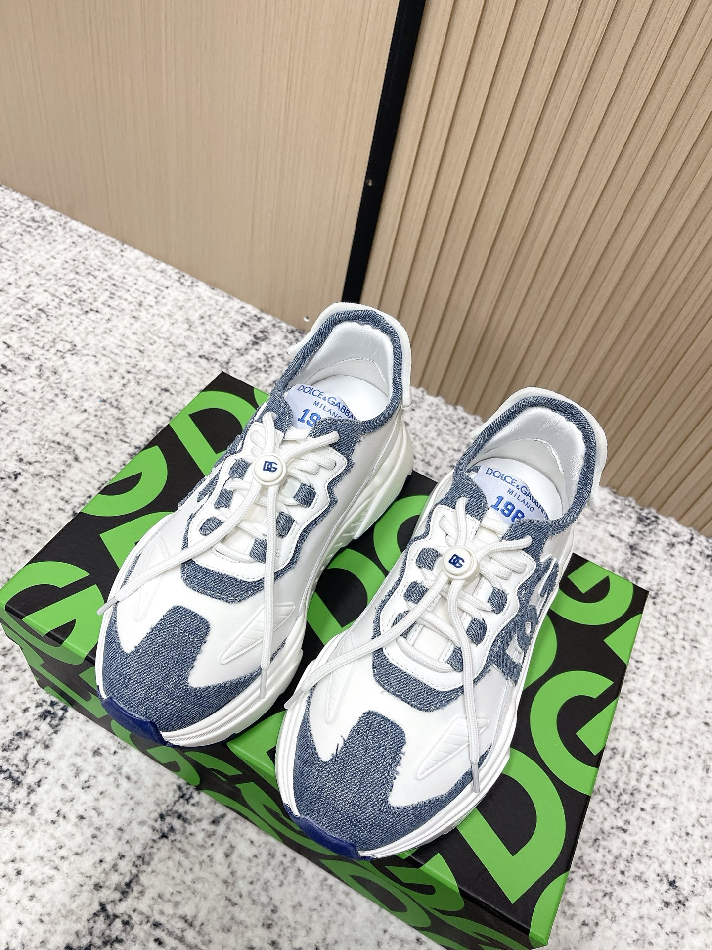 NO:650489,Top version DOLCE & GABBANA 2025 Couple New Casual Sports Shoes Brand Outsole Exclusive Seiko Customization Launched The Brand Letter Craft Is Beautifully Luxurious Shining Exquisitely Made Many People Love It Using High-End Imported Silk Cowhide + Imported Lycra + Imported Leather Leather Lining Perfectly Interprets Shoes Classics and Fashion Integrated Luxurious Dreams Dominate Fashionable High-end Quality  Size 35-45 (Female 40.41 Male 45. Customized), casual shoes/sports shoes, Dolce&Gabbana, sneakers, cowhide19860909顶级版本 DOLCE & GABBANA 2025 情侣 新款 休闲 运动鞋 品牌大底 独家精工定制上市 品牌字母工艺点缀绝美奢华闪耀 精湛的做众多人至爱采用高端进口丝绸牛皮+进口莱卡+进口革皮 牛里 完美诠释鞋履经典与时尚融为一体奢华迷梦驾凌时尚高端品质 码数35-45（女40.41男45.定做）,休闲鞋/运动鞋,Dolce&Gabbana,sneakers,cowhide,Women's Shoes