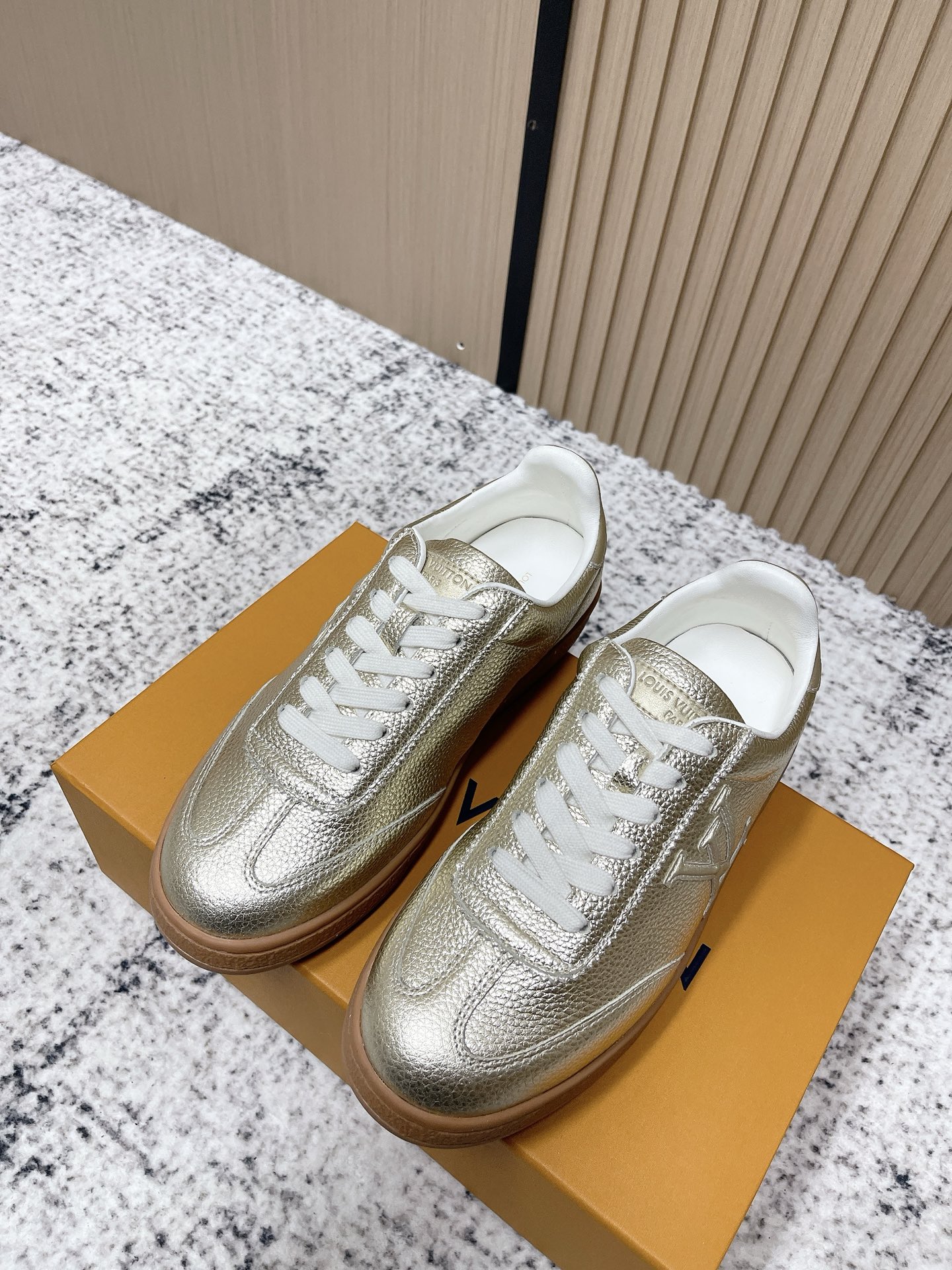 NO:652651,The top version of LV Louis Vuitton's 26 spring and summer popular Frontrow casual sneakers. This year's big hit, it's hard to find just one shoe in the counter. Very good-looking, super beautiful, soft and light on the feet, super comfortable. Size 35-41 (women's 40.41 custom-made), casual shoes/sneakers, louis vuitton, louis vuitton, sneakers19860909顶级版本 LV路易威登 26春夏爆款 Frontrow 休闲 运动鞋 今年的大爆款,专柜一鞋难求 颜值很高,超漂亮 上脚又软又轻便,超舒服 码数35-41（女40.41定做）,休闲鞋/运动鞋,louis vuitton,louis vuitton,sneakers,Women's Shoes