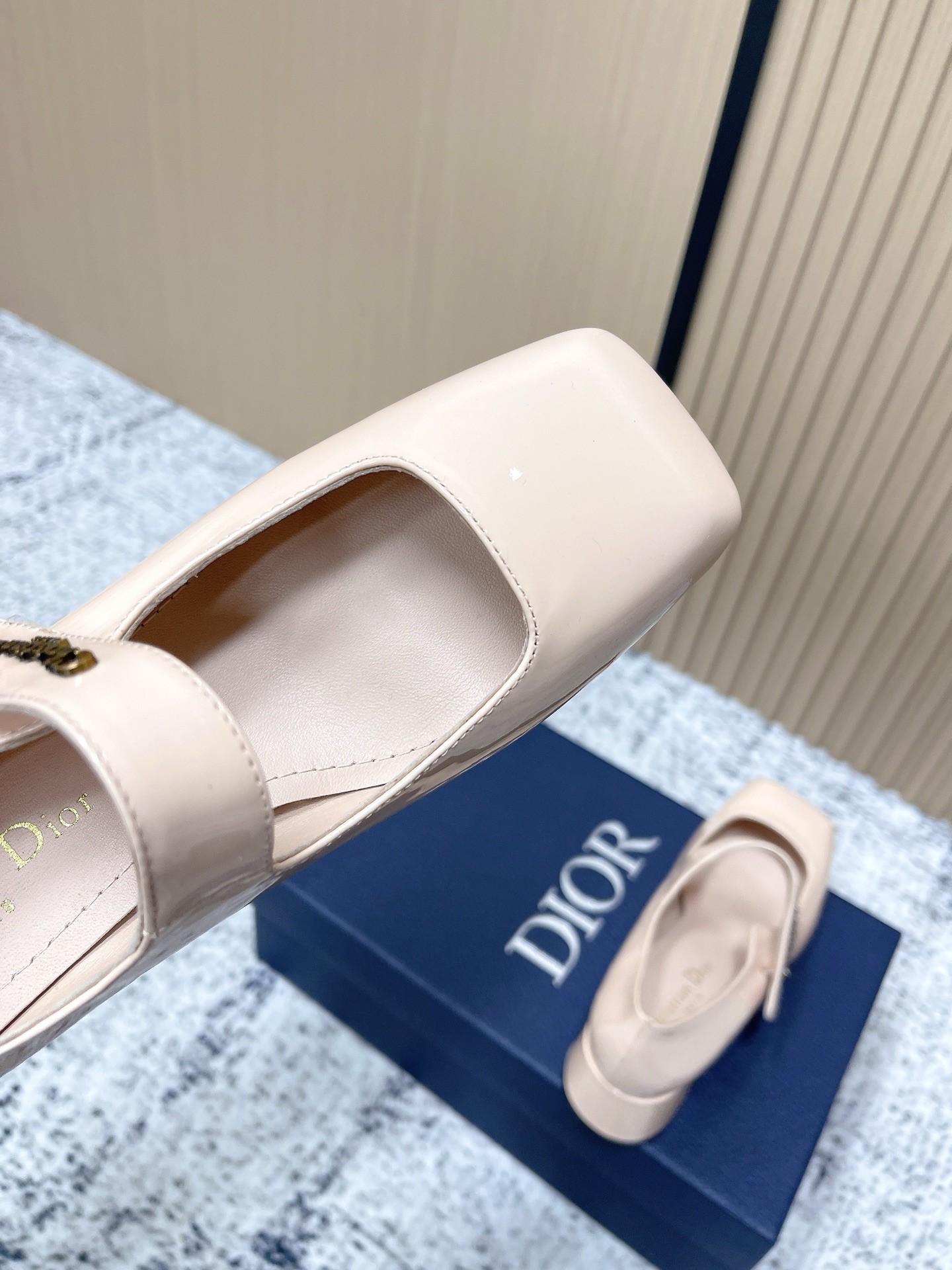 Dior DIOR迪奥 26/ss 早春度假系列 方头魔术贴 粗跟 玛丽珍鞋