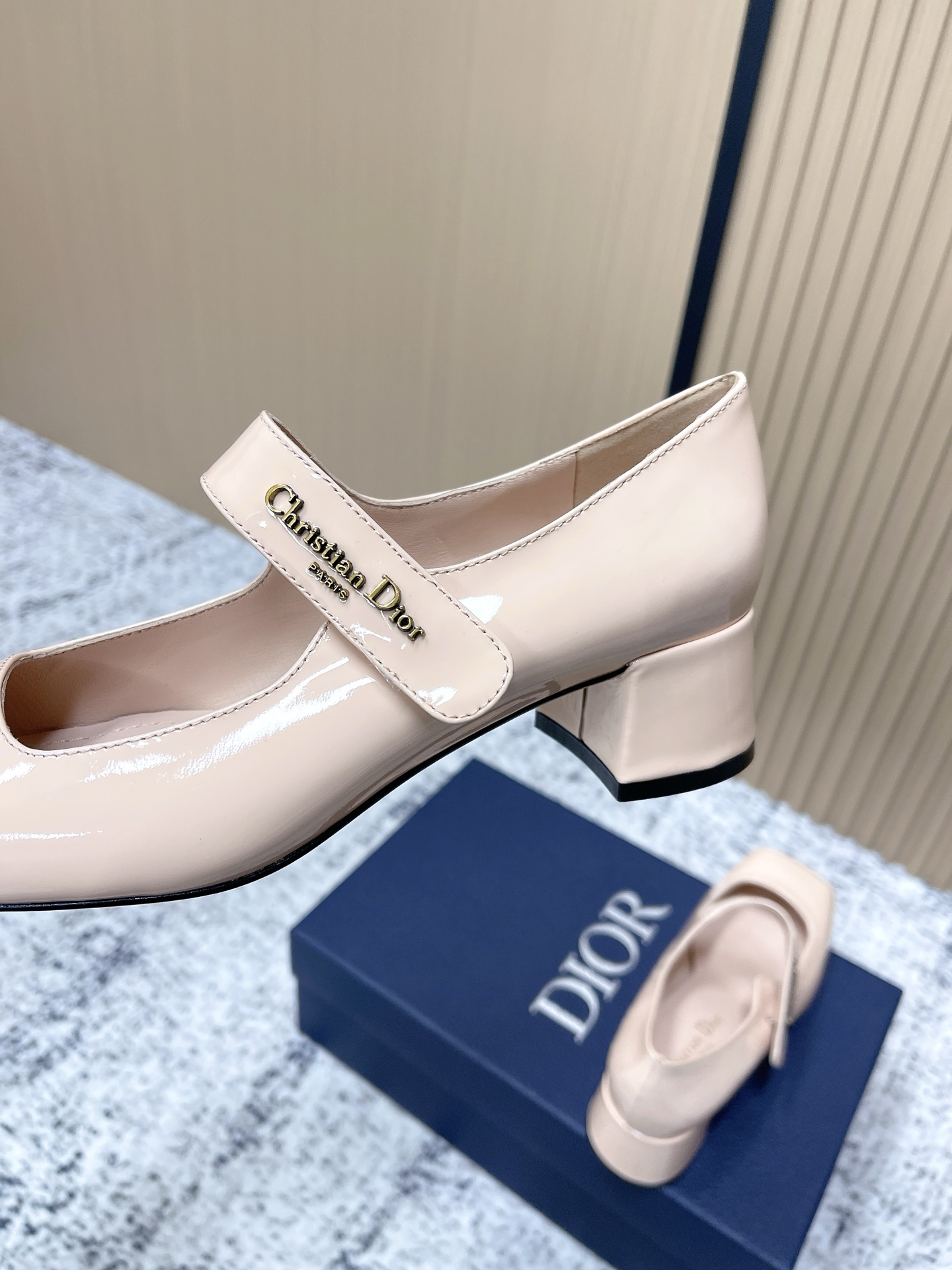 Dior DIOR迪奥 26/ss 早春度假系列 方头魔术贴 粗跟 玛丽珍鞋