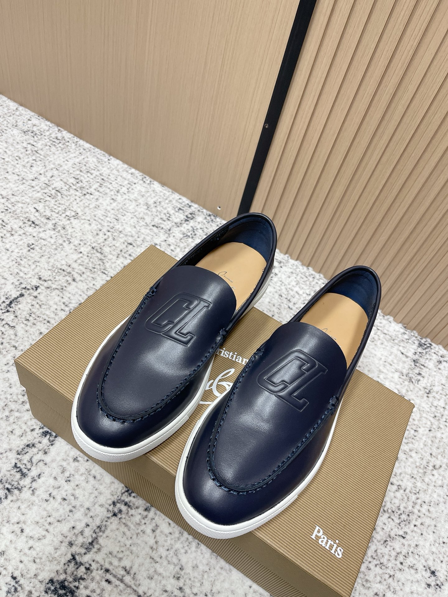 NO:692726,Top version men's christian louboutin (CL red sole shoes) exclusive hot model release event latex foot pads finished outsole production line [deyi] global supply [top version] original imported cowhide upper, top original leather lining, original molded tpu outsole, original 1:1 detail processing, original shoe last, large quantity available in stock, code number 39-44 (customized to 45), loafers, christian louboutin, loafers, cowhide19860909顶级版本 男款 christian louboutin（CL红底鞋）独家热款发布活动乳胶垫脚成品大底车线[得意]全球供货【顶级版】原版进口牛皮鞋面,顶级原版皮内里,原版开模tpu大底,原版1:1细节处理,原版鞋楦,大量现货供应,码数39-44（45订做）,乐福鞋,christian louboutin,loafers,cowhide,Women's Shoes