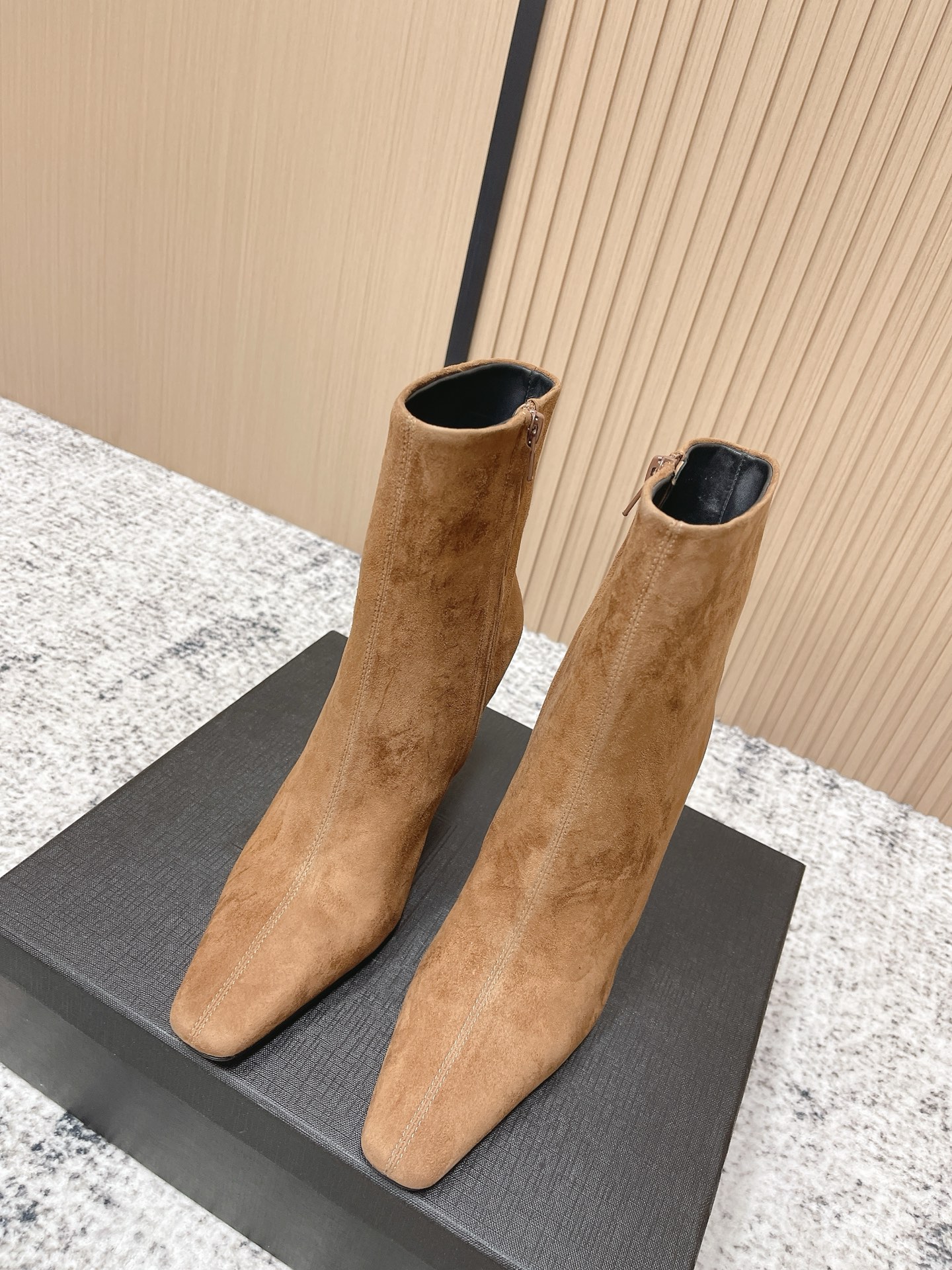 NO:692714,Top version, must-have for long legs, YSL high heels, short boots, long boots, Yvette Saint Laurent Saint Laurent logo, exquisite high heels, black butter leather, the poplar forest that understands women's hearts best, beautiful shoes with no dead ends, supports the aura, imported calfskin, suede, material, noble temperament, imported sheepskin lining, foot-fitting, comfortable, genuine leather outsole imported from Italy, Size35-41 (40 41 customized, non-refundable), boots, saint  laurent,saint laurent,saint laurent,boots,cowhide,sheepskin,chamois leather,Leather soles19860909顶级版本 大长腿必备 YSL 高跟 短靴 长靴Yvette Saint Laurent圣罗兰logo 精致高跟 黑色牛油皮 最懂女人心的杨树林 无死角的美鞋 撑起气场 进口小牛皮 麂皮 材质 气质高贵 进口羊皮内里 贴脚 舒适 意大利进口真皮大底  Size35-41（40 41订做不退换）,靴子,saint laurent,saint laurent,saint laurent,boots,cowhide,sheepskin,chamois leather,Leather soles,Women's Shoes