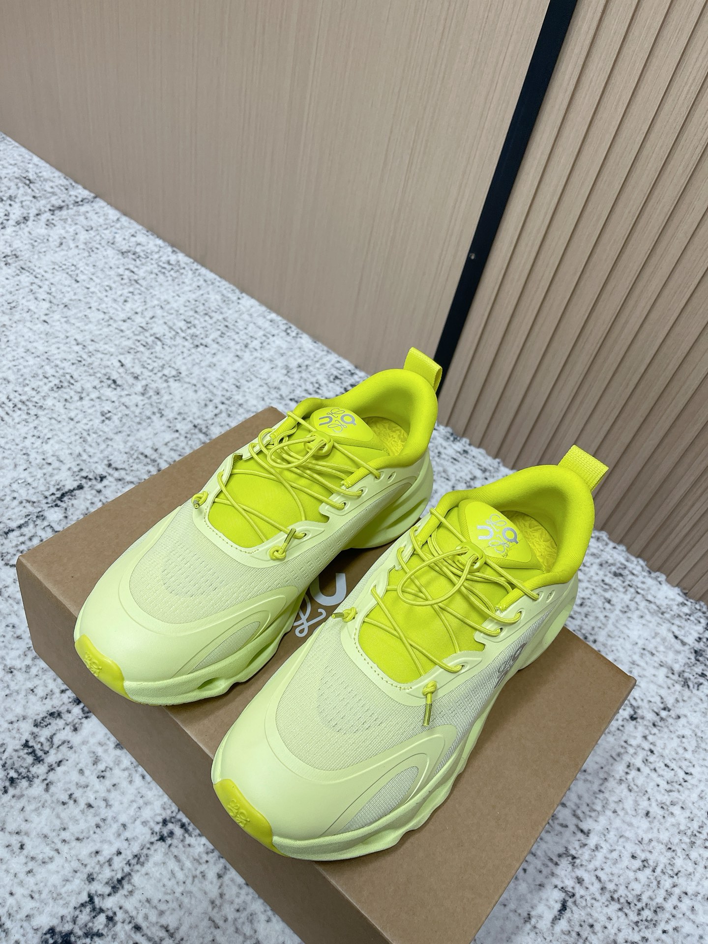 NO:722883,The top version of Loewe x On Cloudtilt 3.o Loewe Couple model, joint sports shoes, casual shoes, running shoes, many stars have the same model. A popular joint model in the fashion industry has exploded in the fashion circle. It is the same model as Yang Mi. It feels very comfortable. The sole is soft and has good wrapping. The upper leg is longer, and it is convenient to not tie shoelaces. It is versatile whether it is leisure or sports. But it is really the best-looking and textured color!  Original development, close to the counter, light and comfortable, hard to put on and take off, it’s just like this Size 35-45 (female 40.41. male 45 custom-made), casual shoes/sports shoes, loewe, loewe, sneakers19860909顶级版本 Loewe x On 昂跑Cloudtilt 3.o 罗意威 情侣款 联名 运动鞋 休闲鞋 跑鞋 众多明星同款 时尚界的一款联名爆款爆动时尚圈杨幂同款,脚感很舒服 鞋底柔软且包裹性好,上脚显腿长,不用系鞋带很方便,不管休闲还是运动都很百搭. 但真的是最好看最显质感的颜色！ 原版开发 专柜零距离 轻巧舒适性强 穿上不舍得脱 就是这样嗨 Size35-45（女40.41.男45定做）,休闲鞋/运动鞋,loewe,loewe,sneakers,Women's Shoes