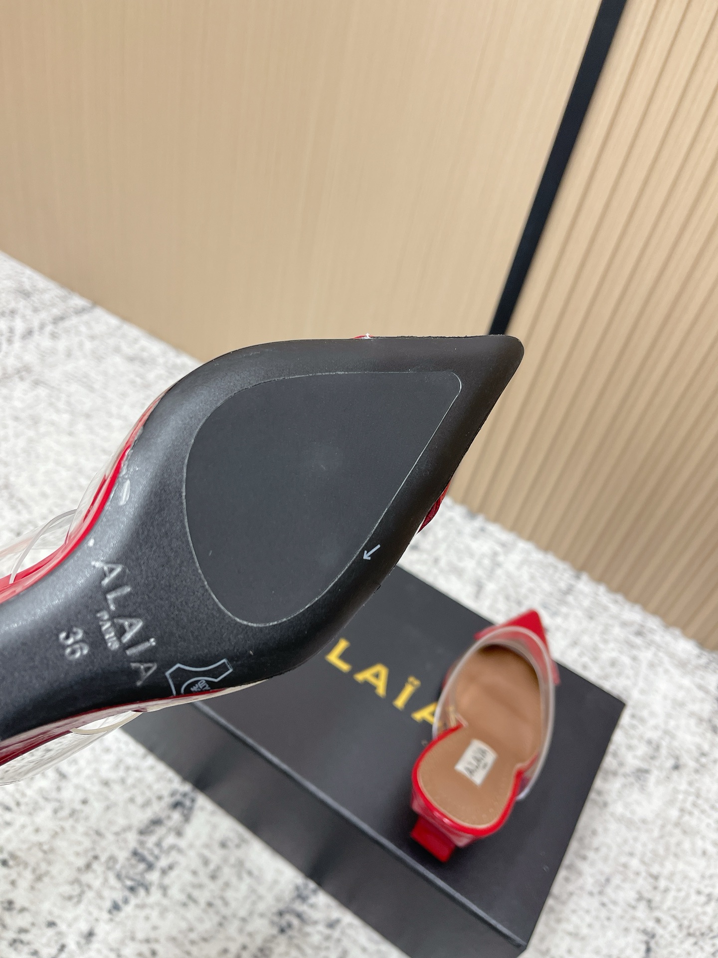 Christian Louboutin 小众潮牌 最新 小红书火推 ◼ AlAIA◼ 26春夏新款爱心 胶片尖头坡跟后空凉拖系列推出