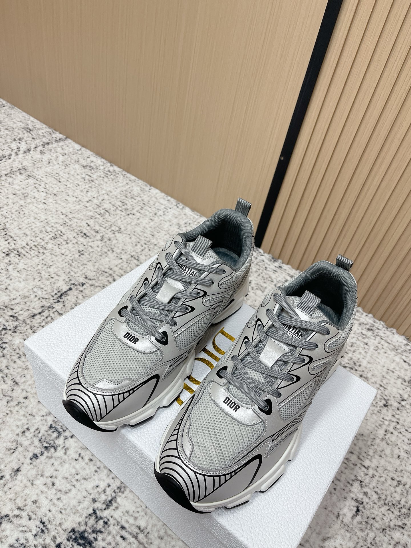 NO:749185,Women's Men's Dior Dior 26/ Latest hot product Dior vibe sports casual dad shoes Original purchase, development and production Quality comparison The mesh printed with the Dior oblique pattern is combined with the white leather effect panel to form a modern contrasting effect. The design has iconic embellishments and 3D effect details that complement any casual and elegant clothing to create a modern look!  Fabric: Mesh fabric/spliced ​​cowhide Lining: Breathable mesh lining Outsole: Original combination ultra-light sole Size35-45 (40 for women and 45 for men. Customized and non-returnable), casual shoes/sports shoes, dior, dior, sneakers, cowhide19860909女款 男款 Dior 迪奥 26/ 最新主推爆品 Dior vibe 运动 休闲 老爹鞋 原版购入开发做货 品质对比 印有Dior oblique图案的网眼与白色皮革效果面板结合,形成现代对比效果.设计带有标志性的点缀,3D的效果细节 与任何休闲 优雅的服装相得益彰,打造现代感外观！ 面料: 网眼面料/拼接牛皮 内里: 透气网内里 大底: 原版组合超轻底 Size35-45（女40.男45.定做不退换）,休闲鞋/运动鞋,dior,dior,sneakers,cowhide,Women's Shoes