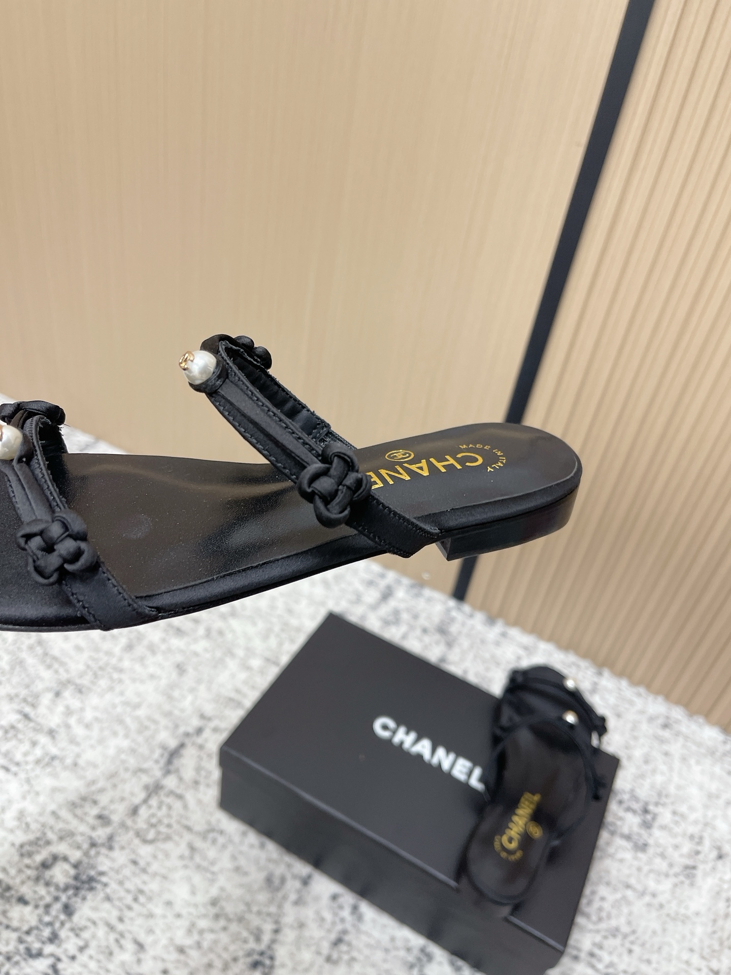 Chanel CHANE* ｜小香 双C珍珠一字带凉鞋拖鞋