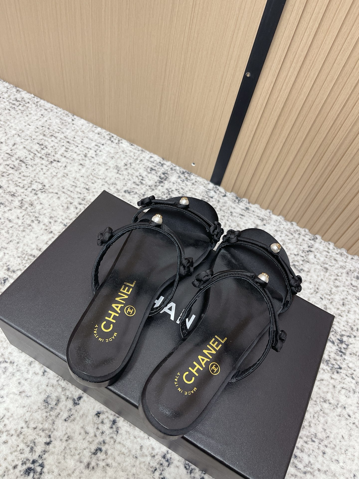 Chanel CHANE* ｜小香 双C珍珠一字带凉鞋拖鞋