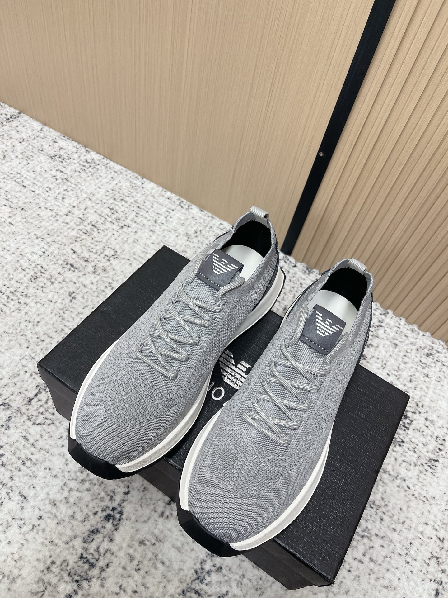 NO:787719,The top version of men's EMPORIO ARMANI EA7 casual sports shoes. Original purchase, development and production. This EA7 casual sports shoes uses an embossed Eagle logo on the side of the shoe to give a personalized interpretation of the brand. The sports style fashion not only inspires daily clothing!  Size: Men's 38-46 (custom code 38/45/46), casual shoes/sports shoes, armani, armani, sneakers19860909顶级版本男款 EMPORIO ARMANI阿玛尼 EA7 休闲 运动鞋 原版购入开发 做货 此款 EA7 休闲运动鞋在鞋侧面采用压花大鹰标LOGO,予以品牌感个性化诠释,运动风时尚不仅为日常服装赋予灵感！ Size: 男款38-46（38/45/46定制码）,休闲鞋/运动鞋,armani,armani,sneakers,Women's Shoes