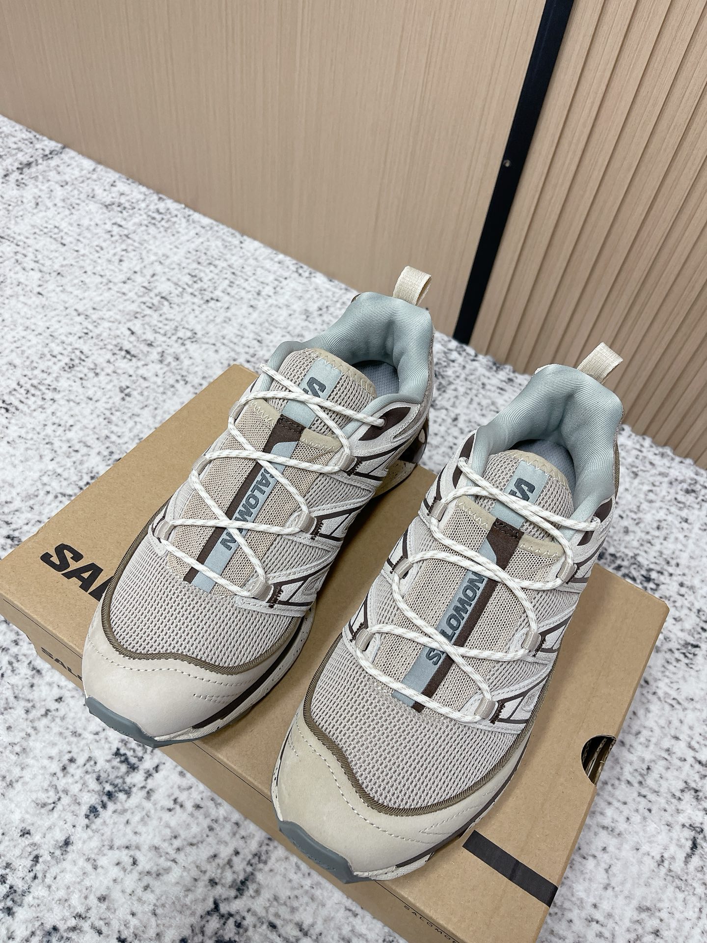 NO:787695,Top version Salomon Salomon couple's outdoor casual sports shoes Fabric: original imported cowhide + breathable mesh lining original imported breathable mesh lining original open mold non-slip rubber outsole Women's model 35-39 (40.41 customized) Men's model 39-44 (45. customized), casual shoes/sports shoes, sneakers, cowhide19860909顶级版本 Salomon 萨洛蒙 情侣款 户外 休闲 运动鞋 面料:原版进口牛皮+透气网面 内里原版进口透气网里 鞋底原版开模防滑橡胶大底 女款35-39（40.41定做） 男款39-44（45.定做）,休闲鞋/运动鞋,sneakers,cowhide,Women's Shoes