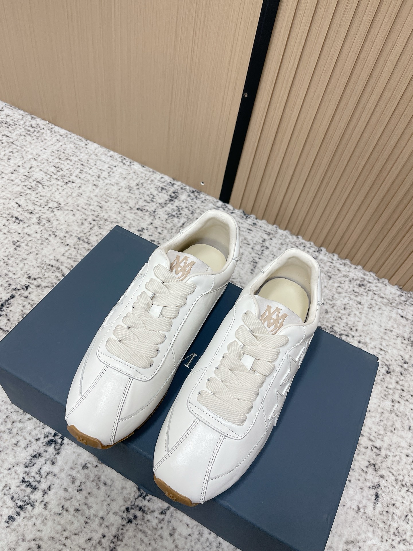 NO:789113,Top version amiri 26ss new arrival～Three-star casual sports shoes AMIRI thin-soled moral training shoes, retro and fashionable!  The thin-soled design is light and comfortable, making daily wear stress-free. Whether worn with a skirt or casual pants, it can easily create a lazy and high-end look. It is a versatile tool for retro and minimalist styles!  298 size:35-40,casual shoes/sports shoes,amiri,sneakers,skirts19860909顶级版本 amiri 26ss new arrival～三颗星休闲运动鞋 AMIRI薄底德训鞋,复古又时髦！薄底设计轻盈舒适,日常穿搭无压力,无论配裙装还是休闲裤,都能轻松打造慵懒高级感,是复古风&极简风穿搭的百搭神器！298 size:35-40,休闲鞋/运动鞋,amiri,sneakers,skirts,Women's Shoes