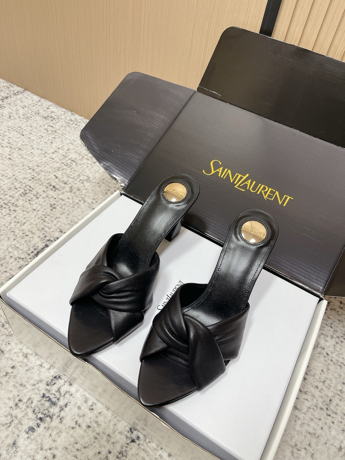 Туфли женские Saint Laurent черные кожаные
