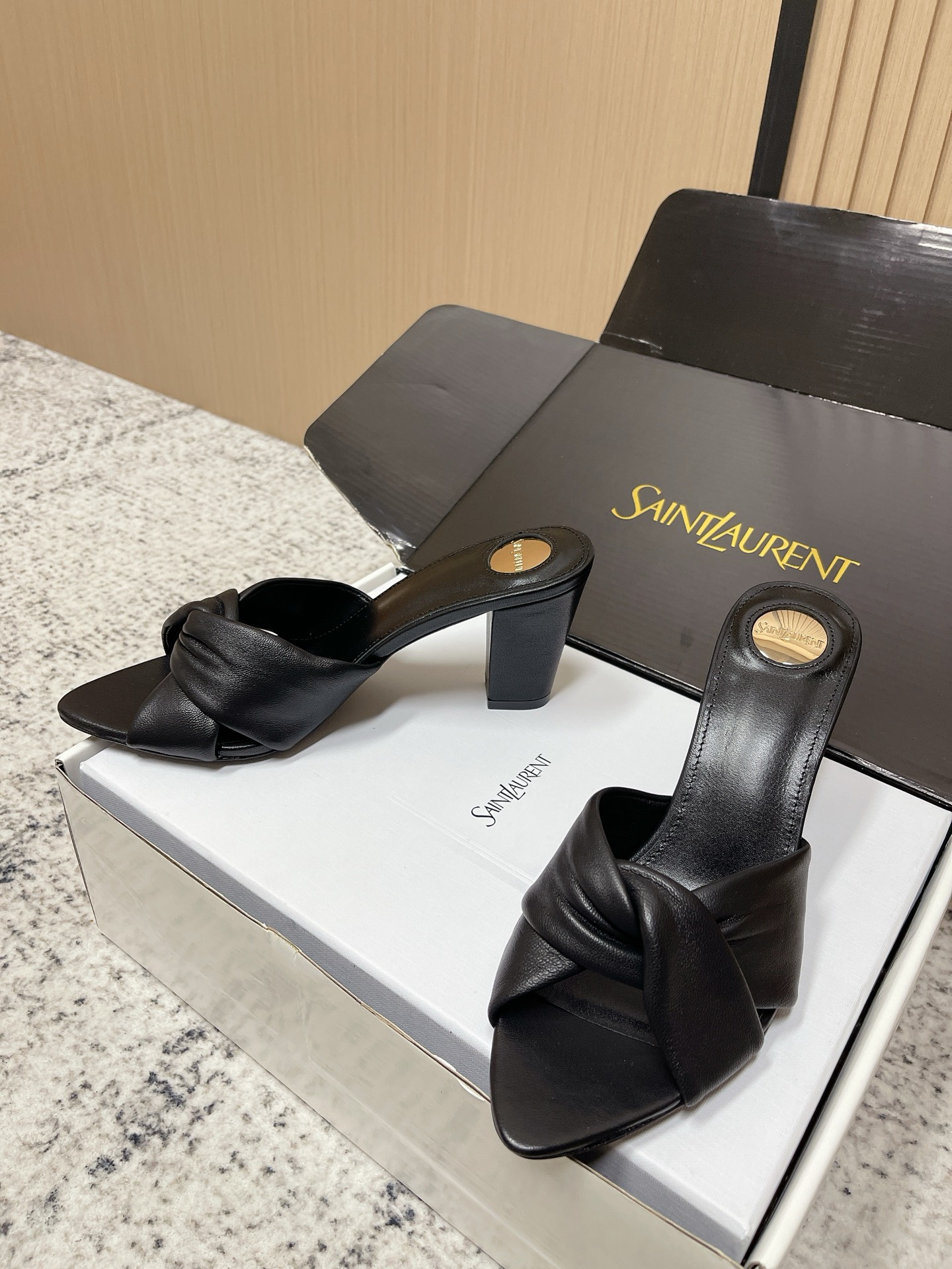 Туфли женские Saint Laurent черные кожаные