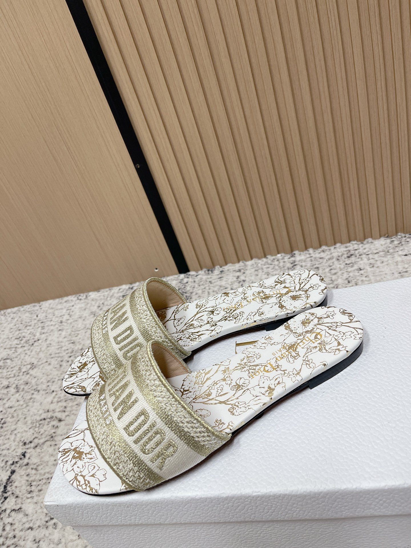 Dior Style Leather Women's Shoes style reference detail image 5 from source 775463