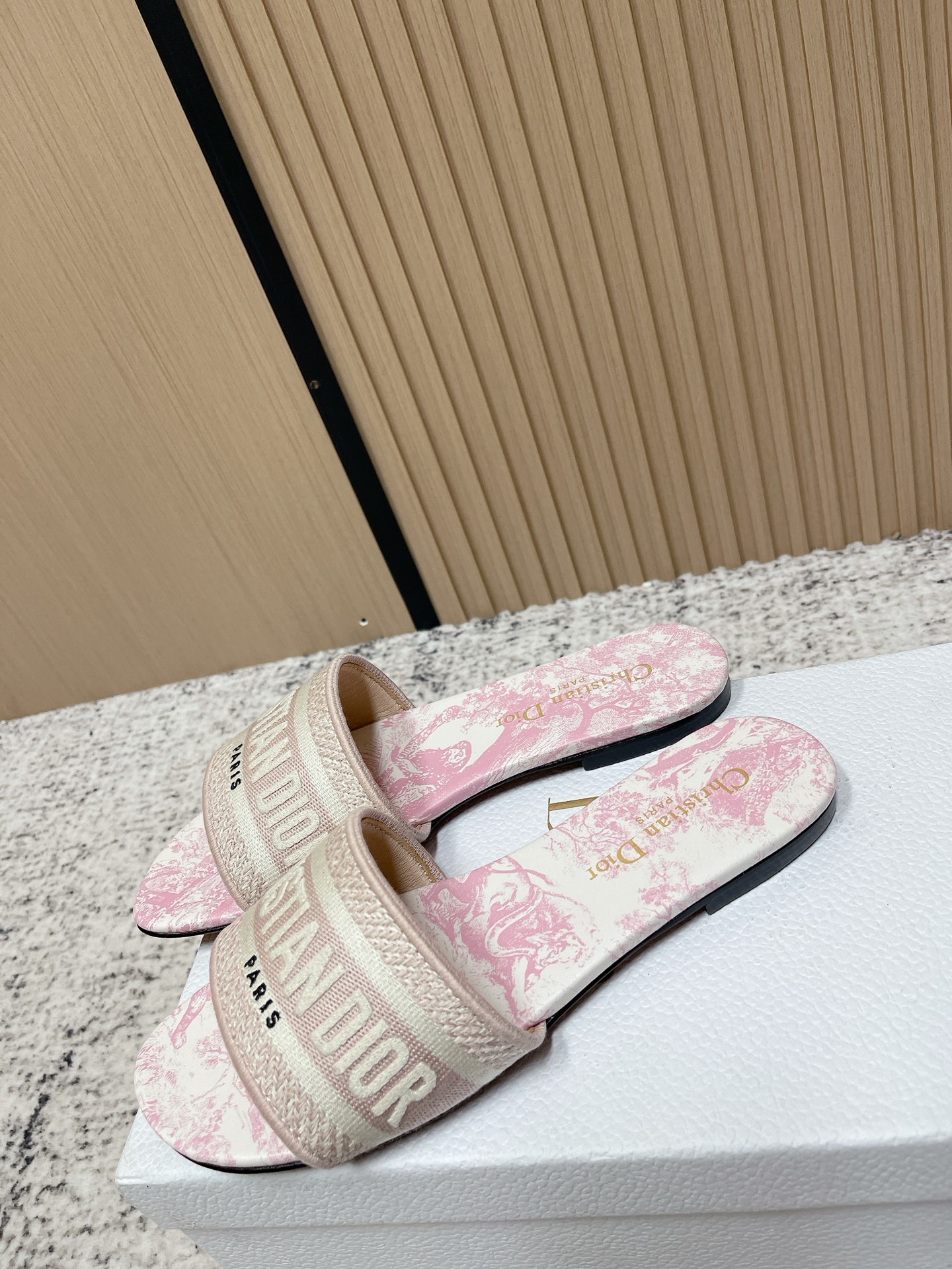 Dior Style Leather Women's Shoes style reference detail image 5 from source 775465