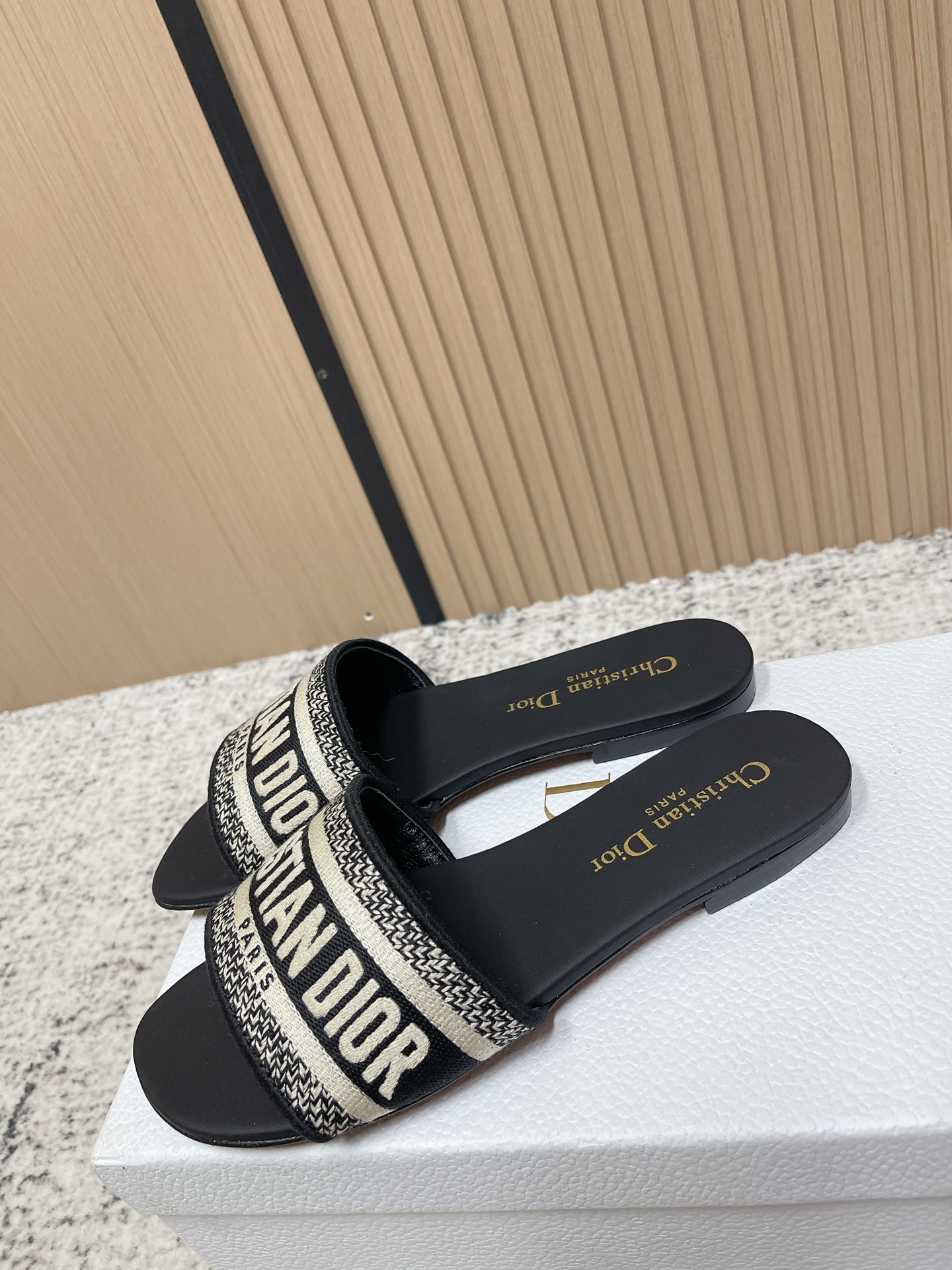 Dior Style Leather Women's Shoes style reference detail image 5 from source 775468