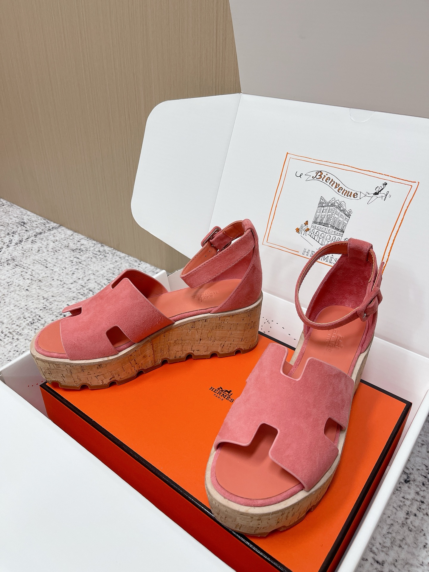 Женские босоножки на пробковой подошве с декоративным элементом Hermès