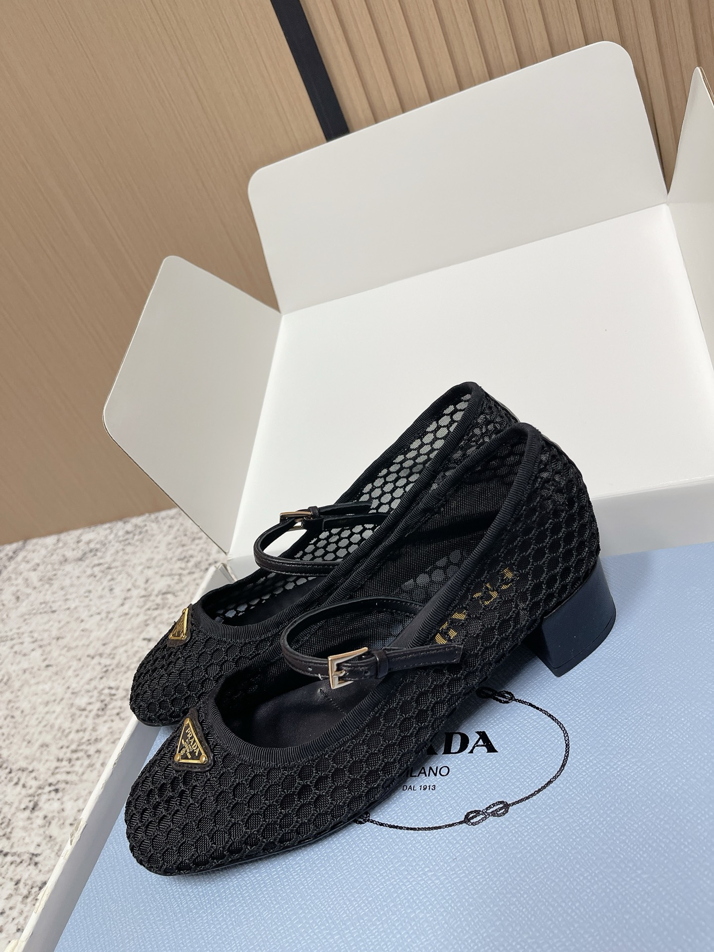 Prada Style Leather Women's Shoes style reference detail image 5 from source 774949