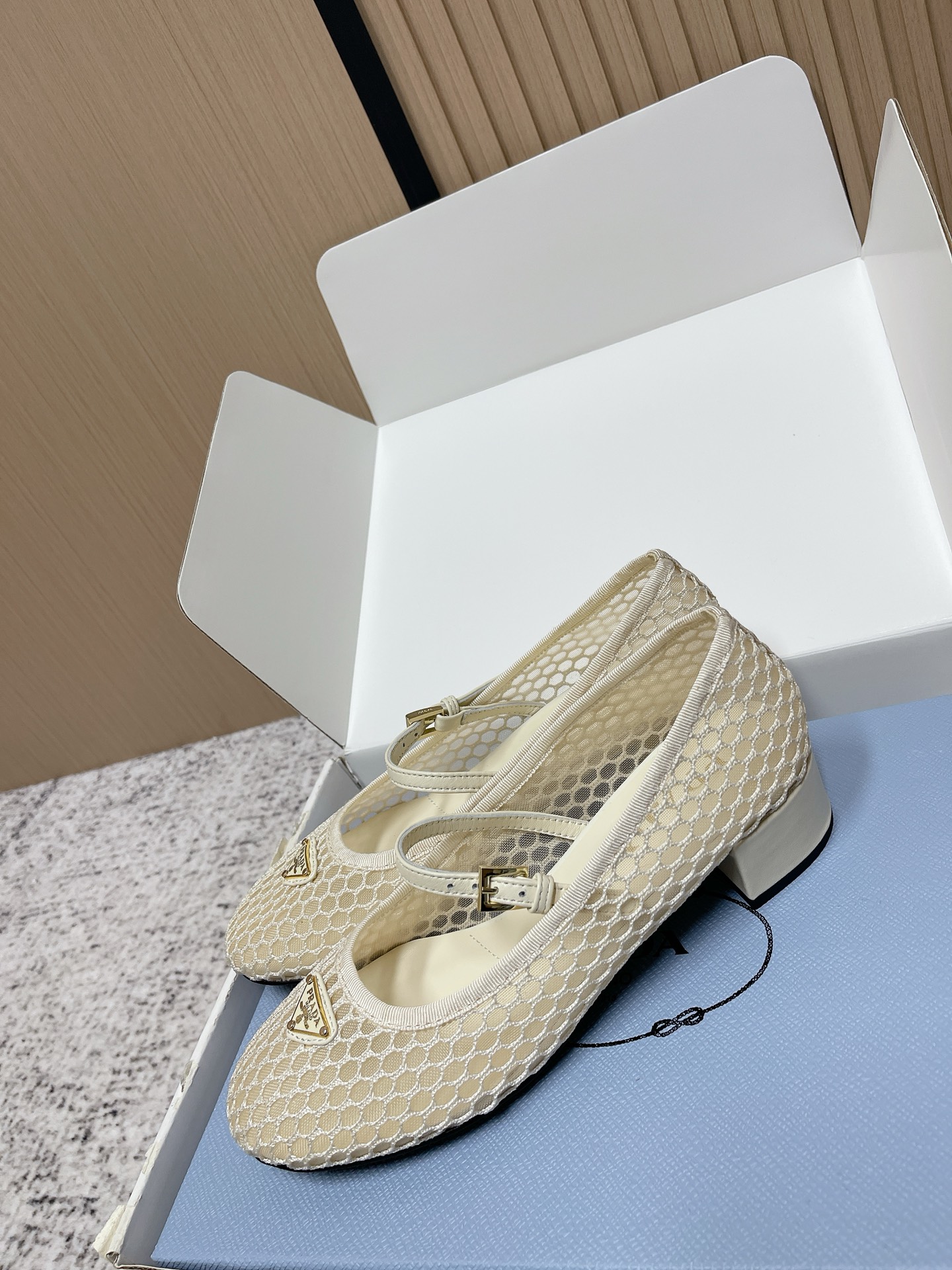 Prada Style Leather Women's Shoes style reference detail image 5 from source 774950