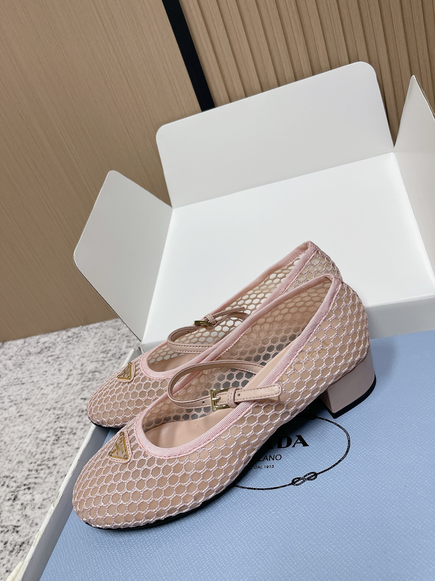 Prada Style Leather Women's Shoes style reference detail image 5 from source 774951