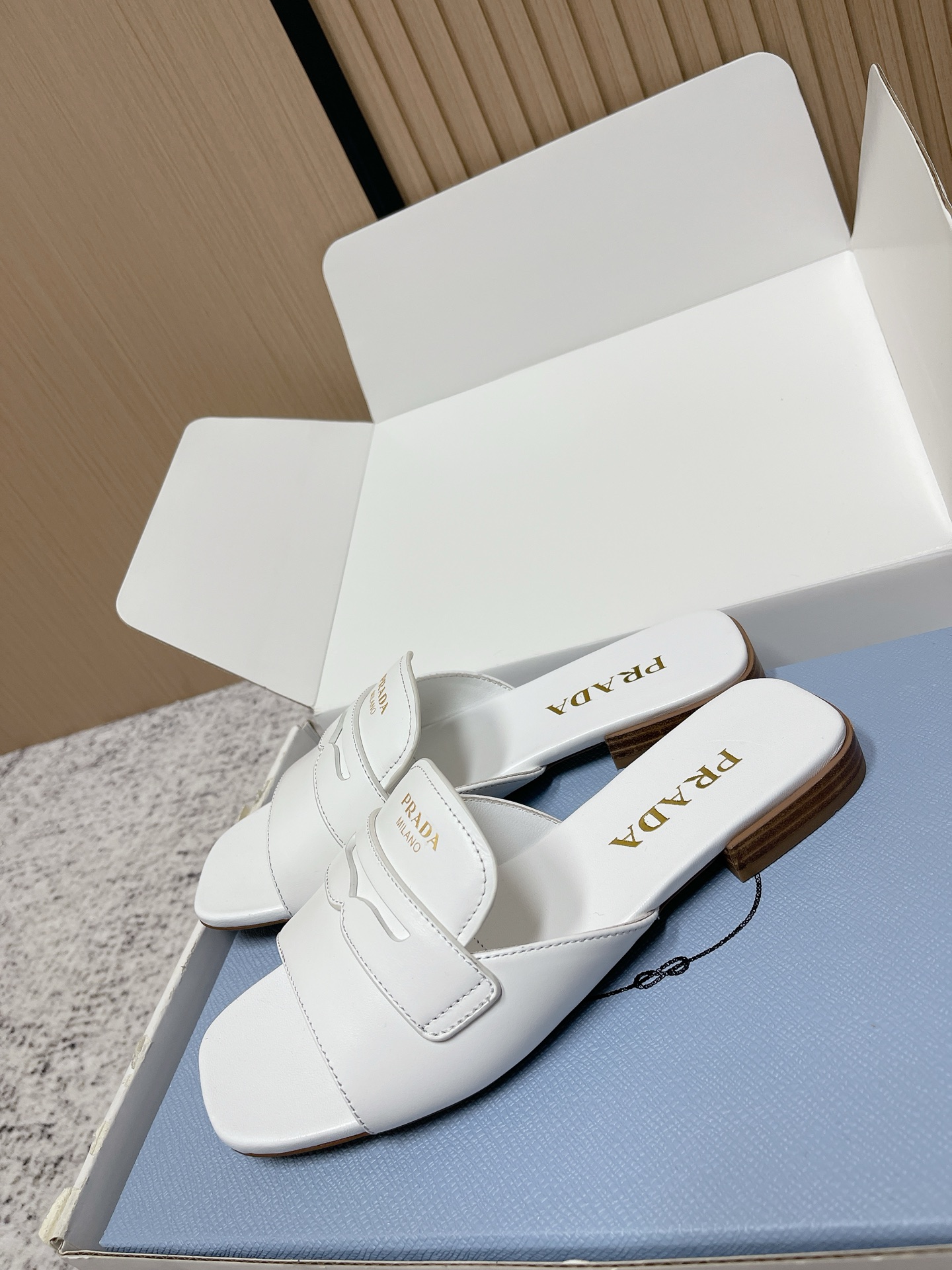 Prada Style Leather Women's Shoes style reference detail image 5 from source 774946