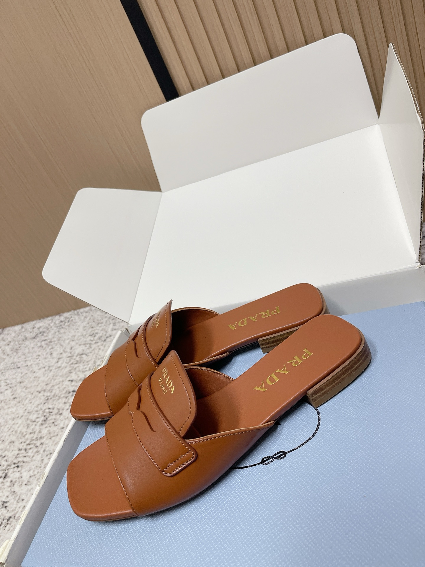 Prada Style Leather Women's Shoes style reference detail image 5 from source 774947