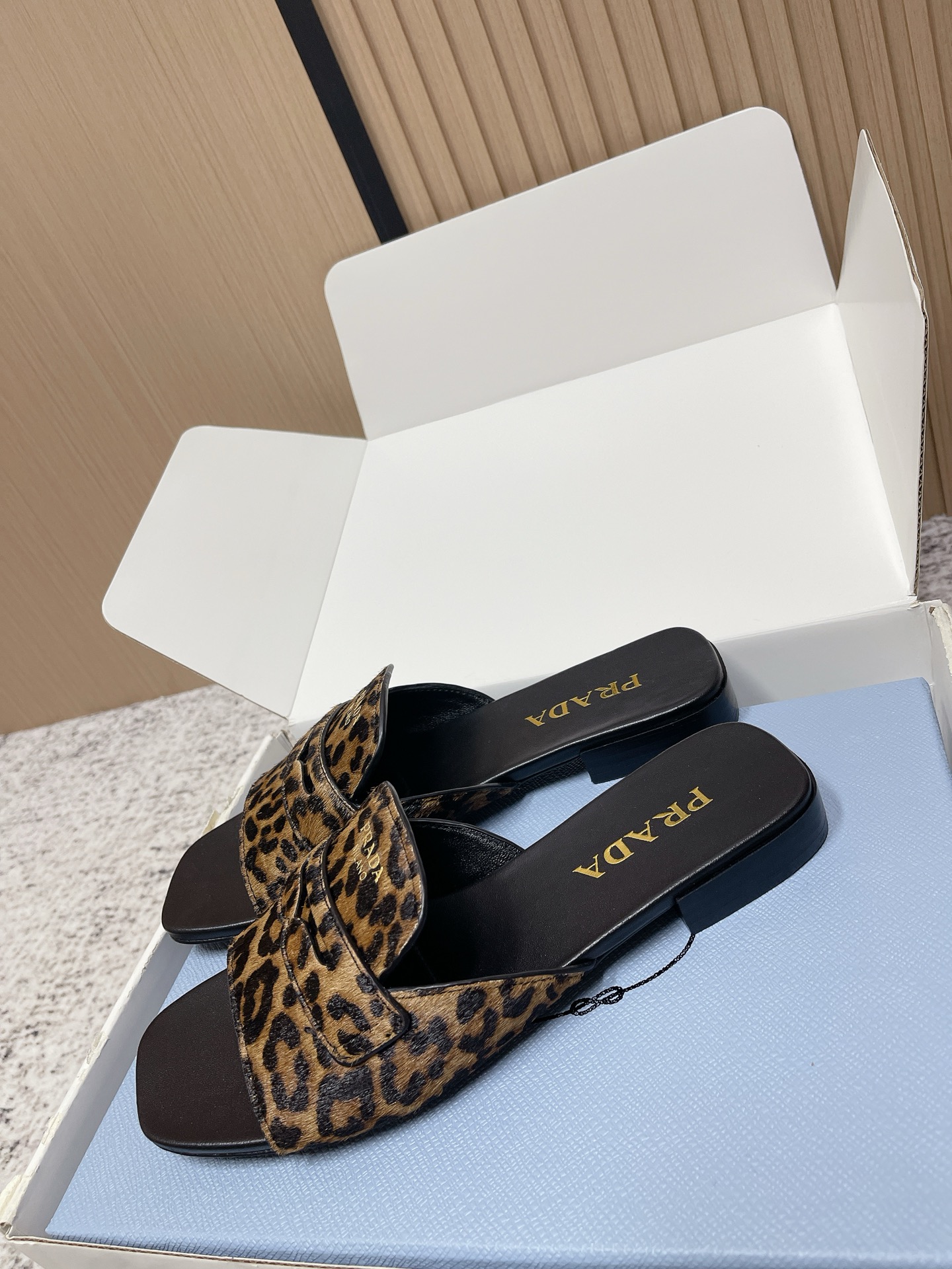 Prada Style Leather Women's Shoes style reference detail image 5 from source 774948