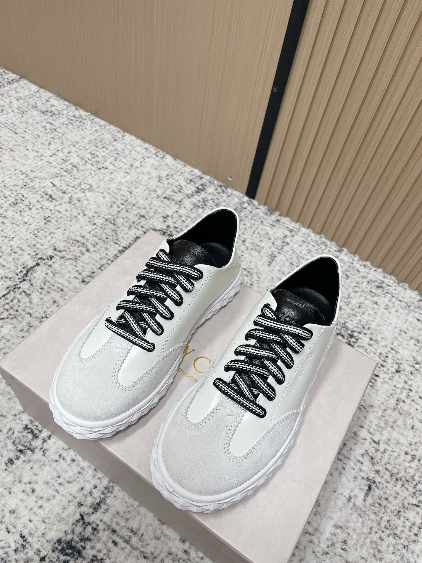 Кроссовки Jimmy Choo белые