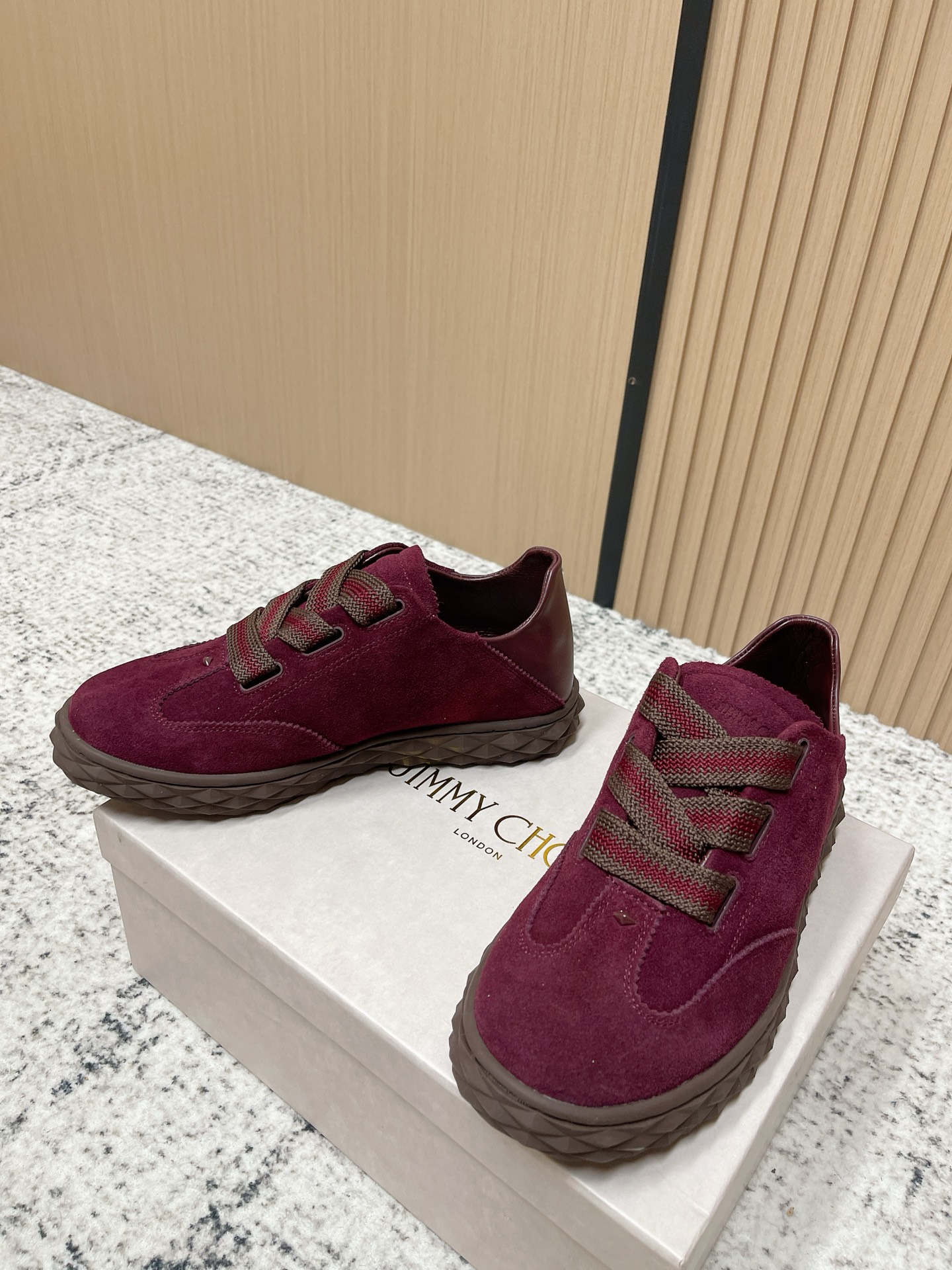 Женские кроссовки Jimmy Choo бордового цвета