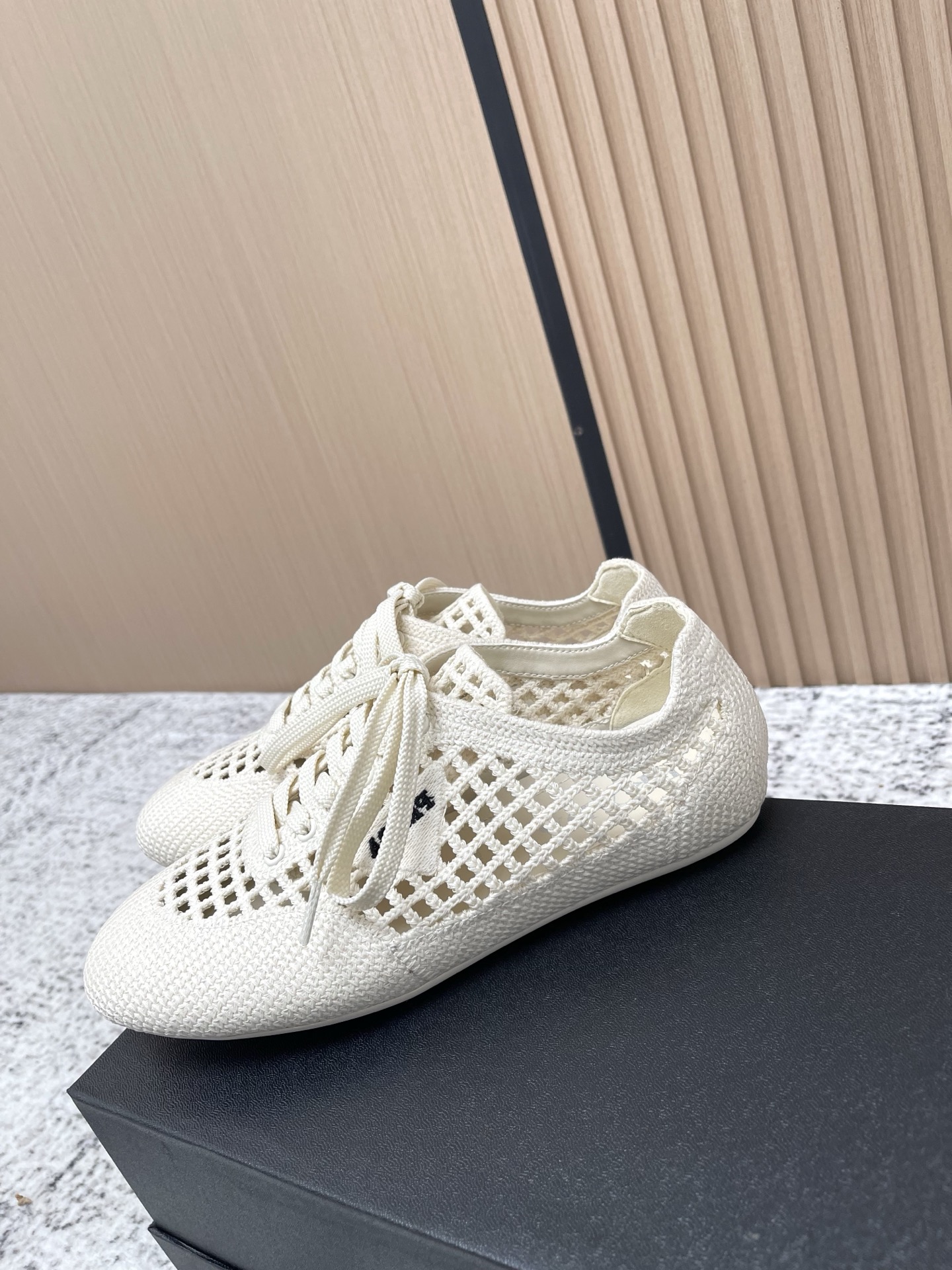 Prada Style Leather Women's Shoes style reference detail image 5 from source 774953