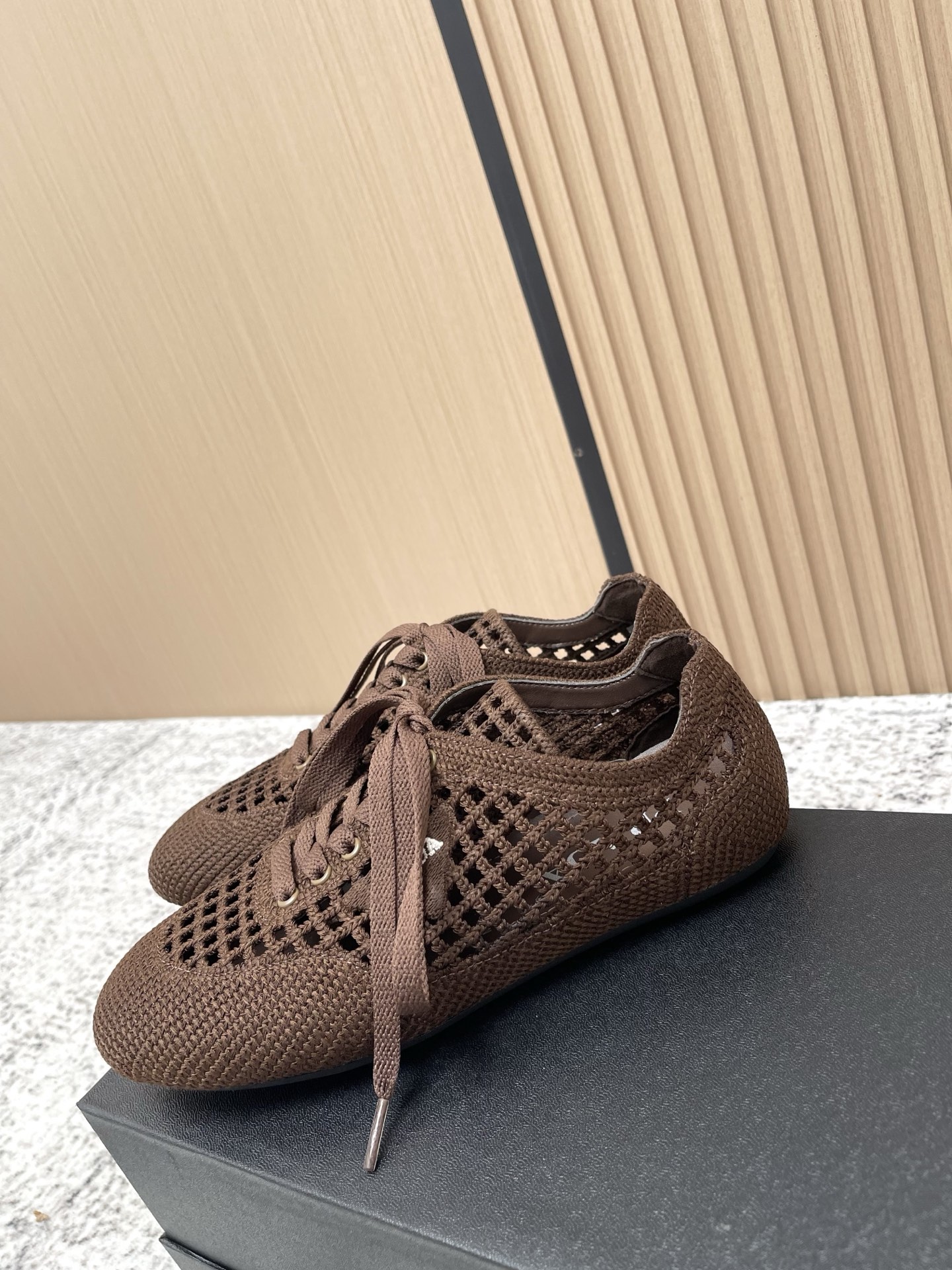 Prada Style Leather Women's Shoes style reference detail image 5 from source 774956