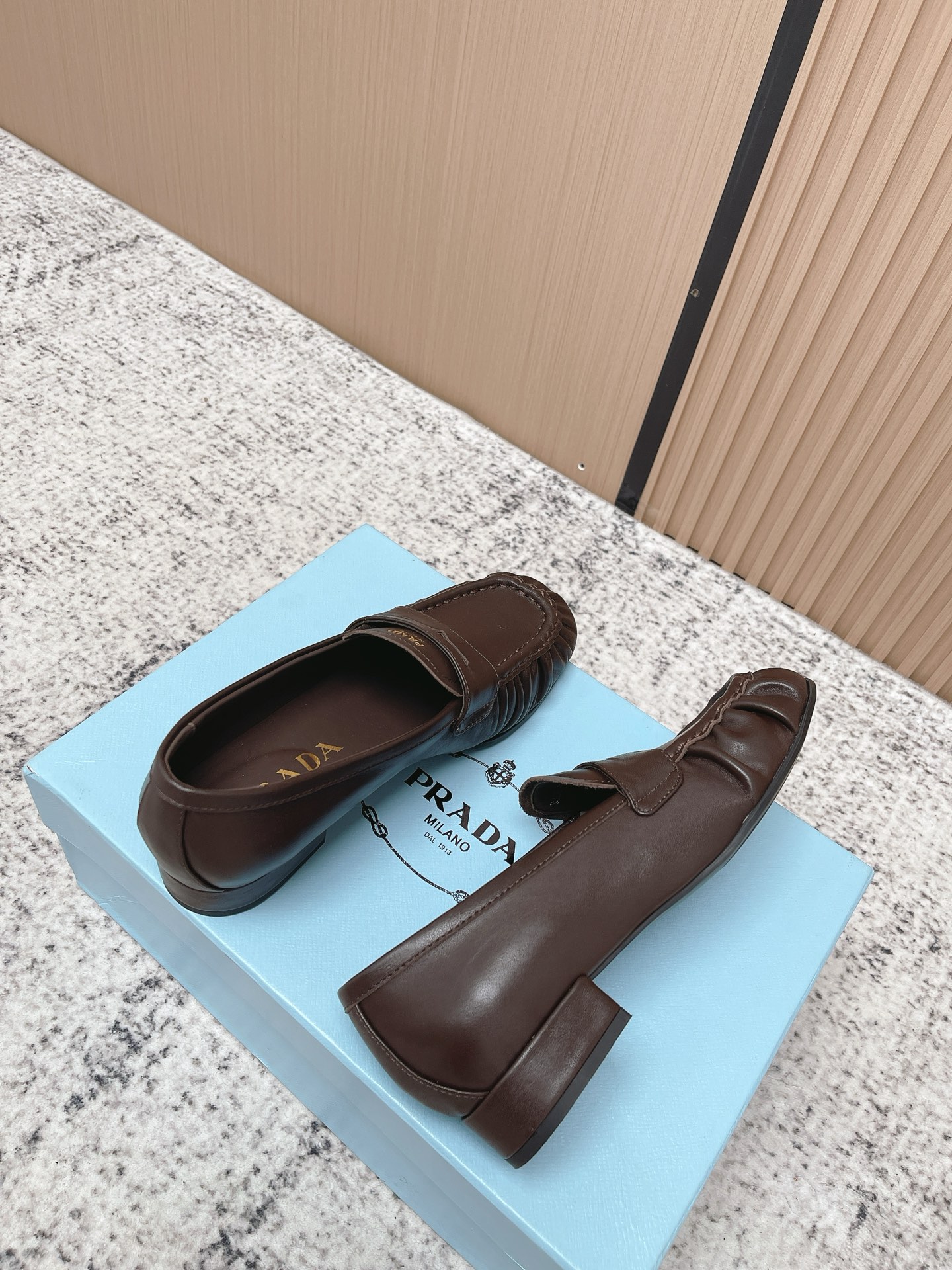 Prada Style Leather Women's Shoes style reference detail image 4 from source 774958