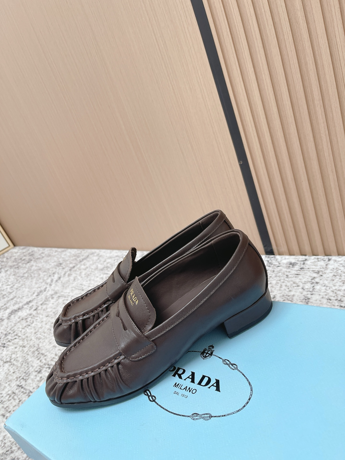 Prada Style Leather Women's Shoes style reference detail image 5 from source 774958
