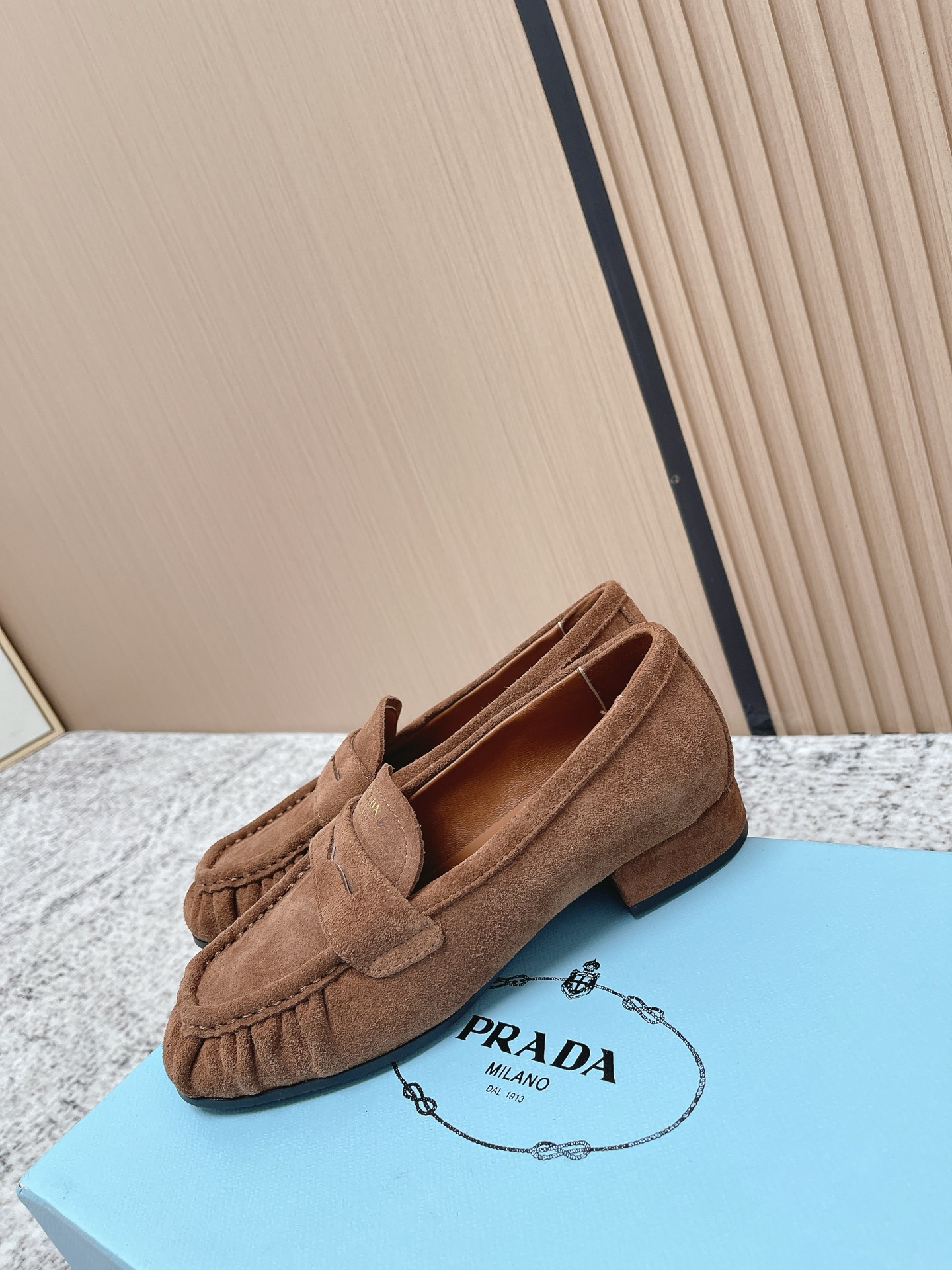 Prada Style Leather Women's Shoes style reference detail image 5 from source 774959