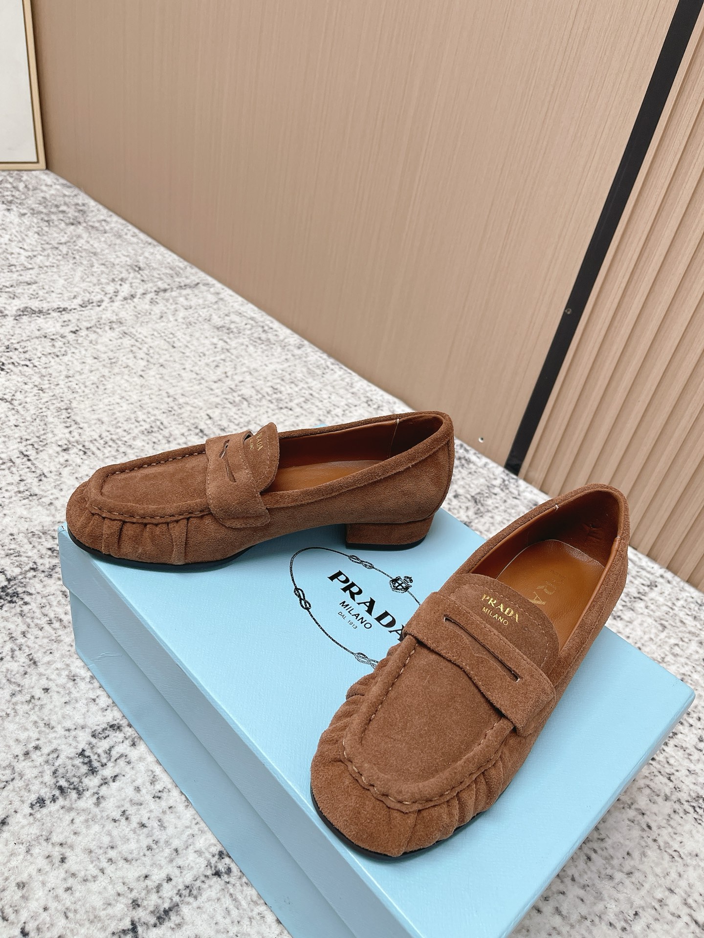 Prada Style Leather Women's Shoes style reference detail image 3 from source 774959