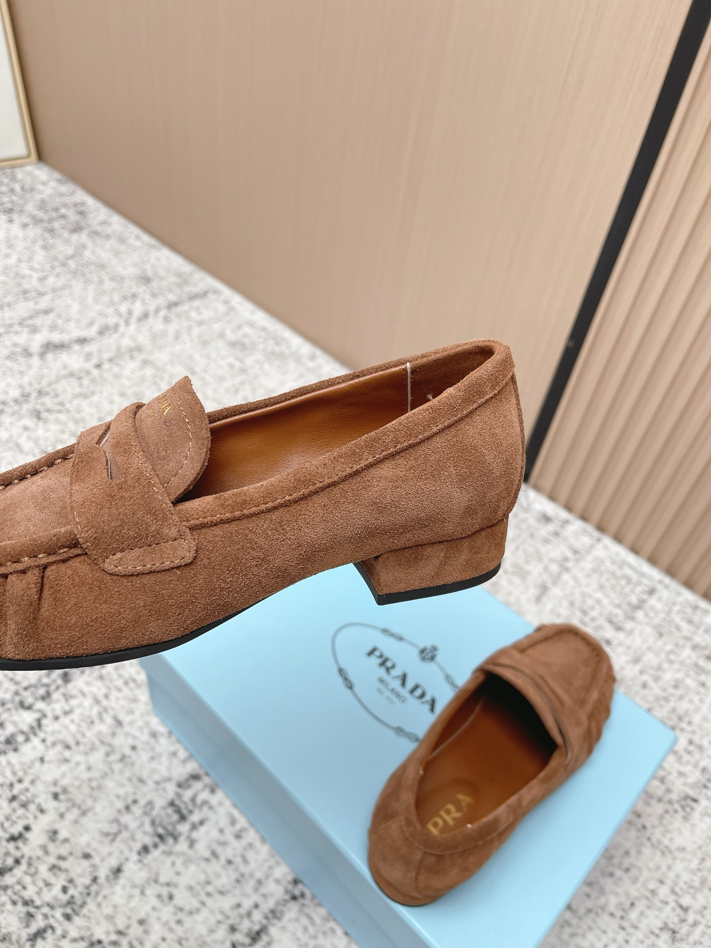 Prada Style Leather Women's Shoes style reference detail image 9 from source 774959