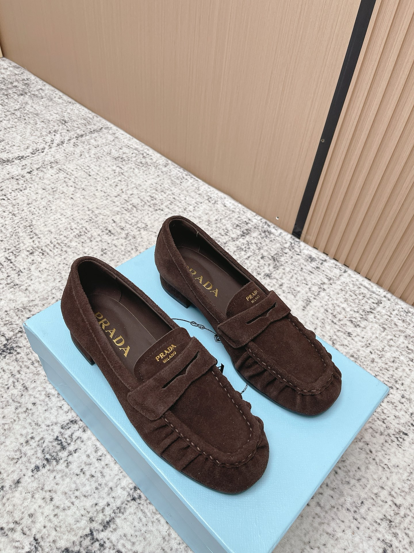 Prada Style Leather Women's Shoes style reference detail image 6 from source 774960