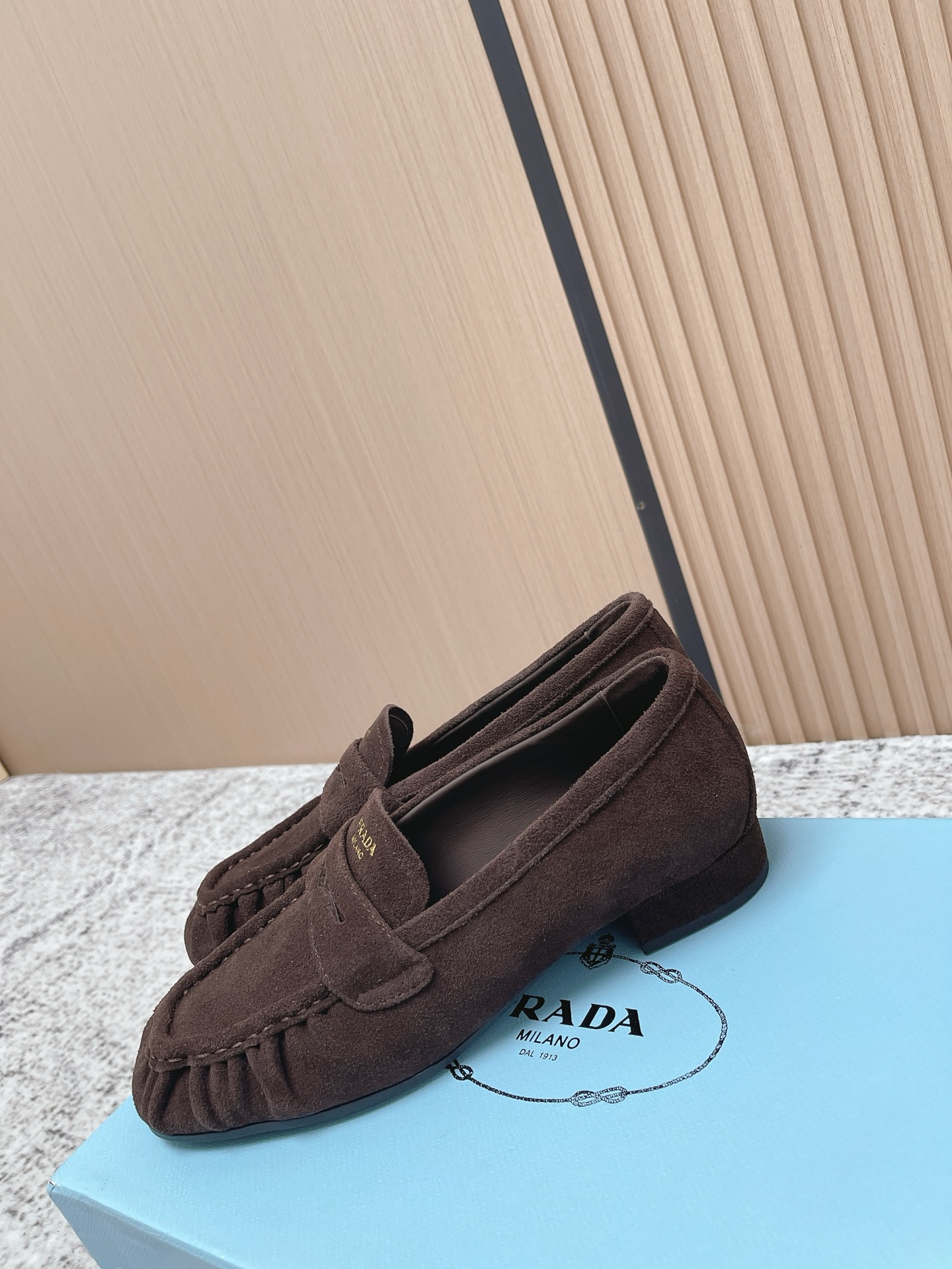 Prada Style Leather Women's Shoes style reference detail image 5 from source 774960