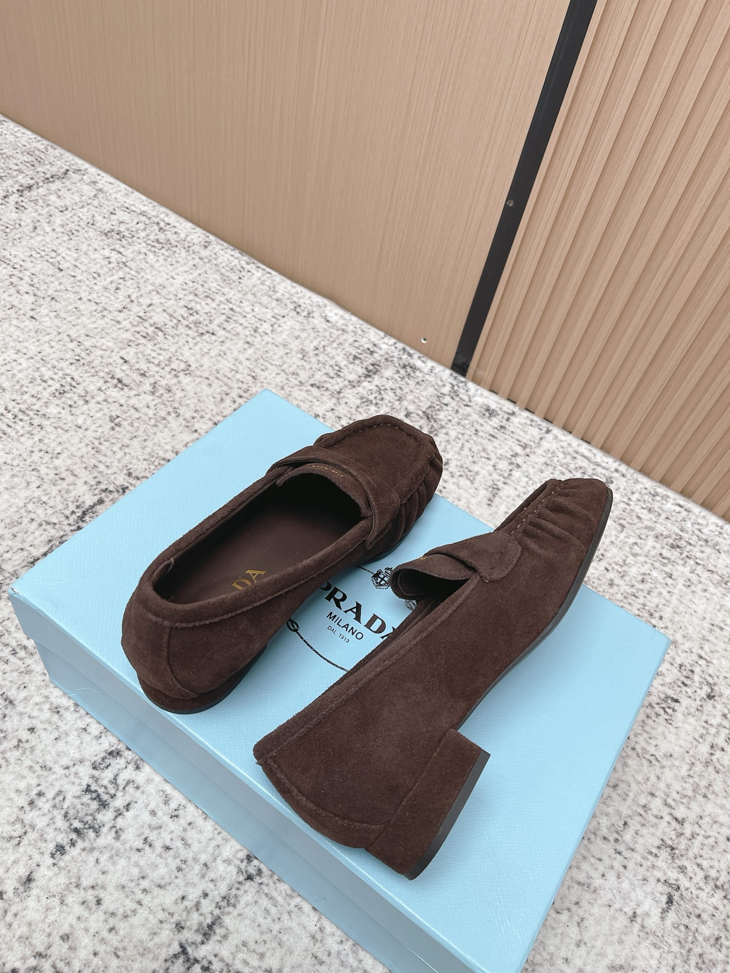 Prada Style Leather Women's Shoes style reference detail image 4 from source 774960