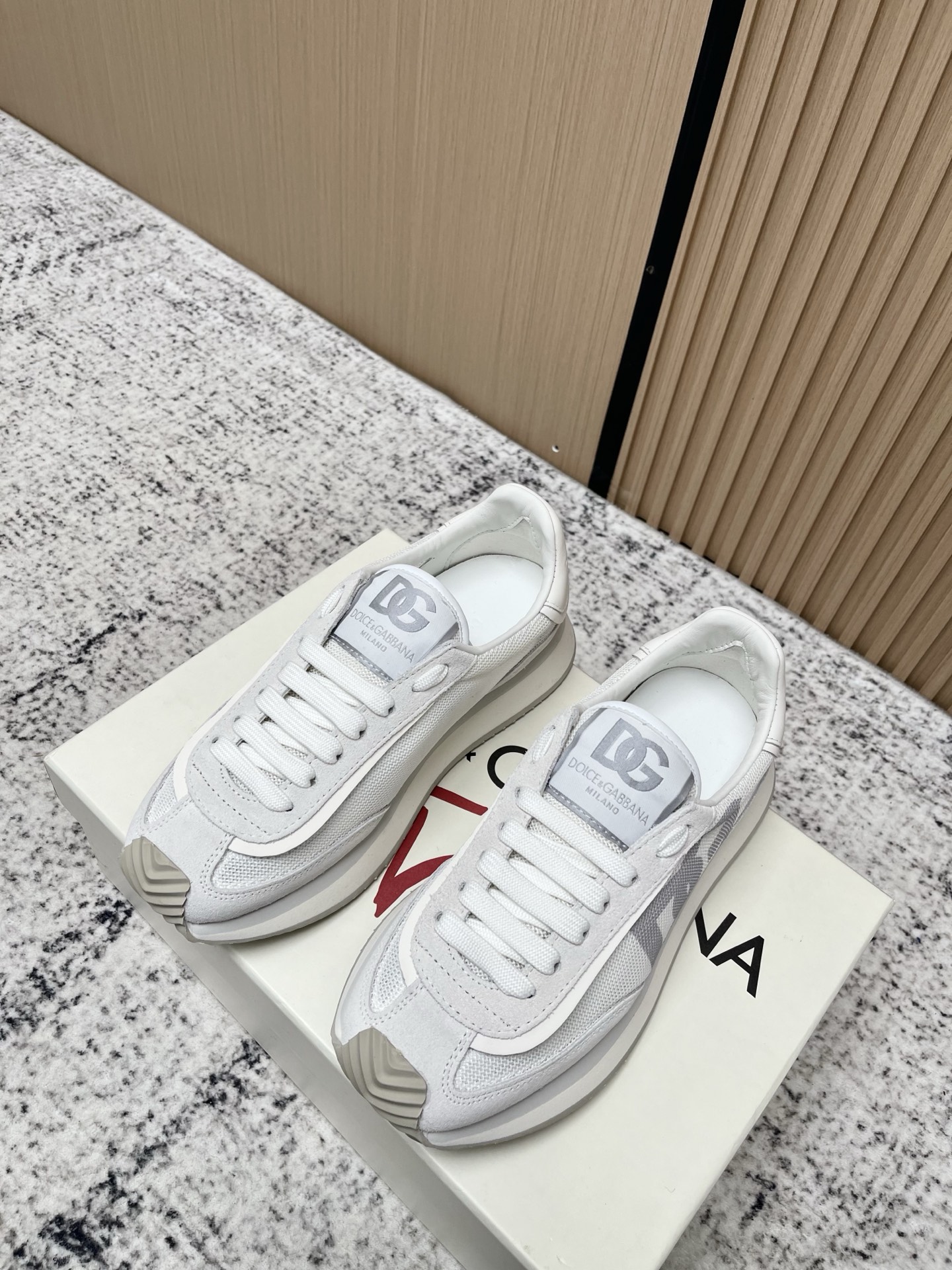 NO:786775,The top version of DOLCE & GABBANA 2026 Couple New Casual Sports Shoes has gone through half a year of original debugging. Slow work and meticulous work can produce a very distinctive concave trademark. The three-dimensional craftsmanship embellishes the beauty and luxury. It is exquisite and is loved by many people. High-end imported cowhide + imported cowhide + imported mesh Niuli perfectly interprets the latest inspiration for shoes. Classic and fashion are integrated into one. Luxurious dreams surpass fashionable high-end quality.  Size: 35-46 (40.41 for women, 45.46 for men, customized), casual shoes/sports shoes, Dolce&Gabbana, sneakers, cowhide19860909顶级版本 DOLCE & GABBANA 2026情侣 新款 休闲 运动鞋历经半年的原版调试 慢工出细活才能做出很有特色的凹占商标 立体工艺点缀绝美奢华 精湛的做众多人至爱采用 高端进口牛皮+进口牛猄+进口网面 牛里 完美诠释鞋履最新灵感 经典与时尚融为一体奢华迷梦驾凌时尚高端品质 码数:35-46（女40.41男45.46定做）,休闲鞋/运动鞋,Dolce&Gabbana,sneakers,cowhide,Women's Shoes