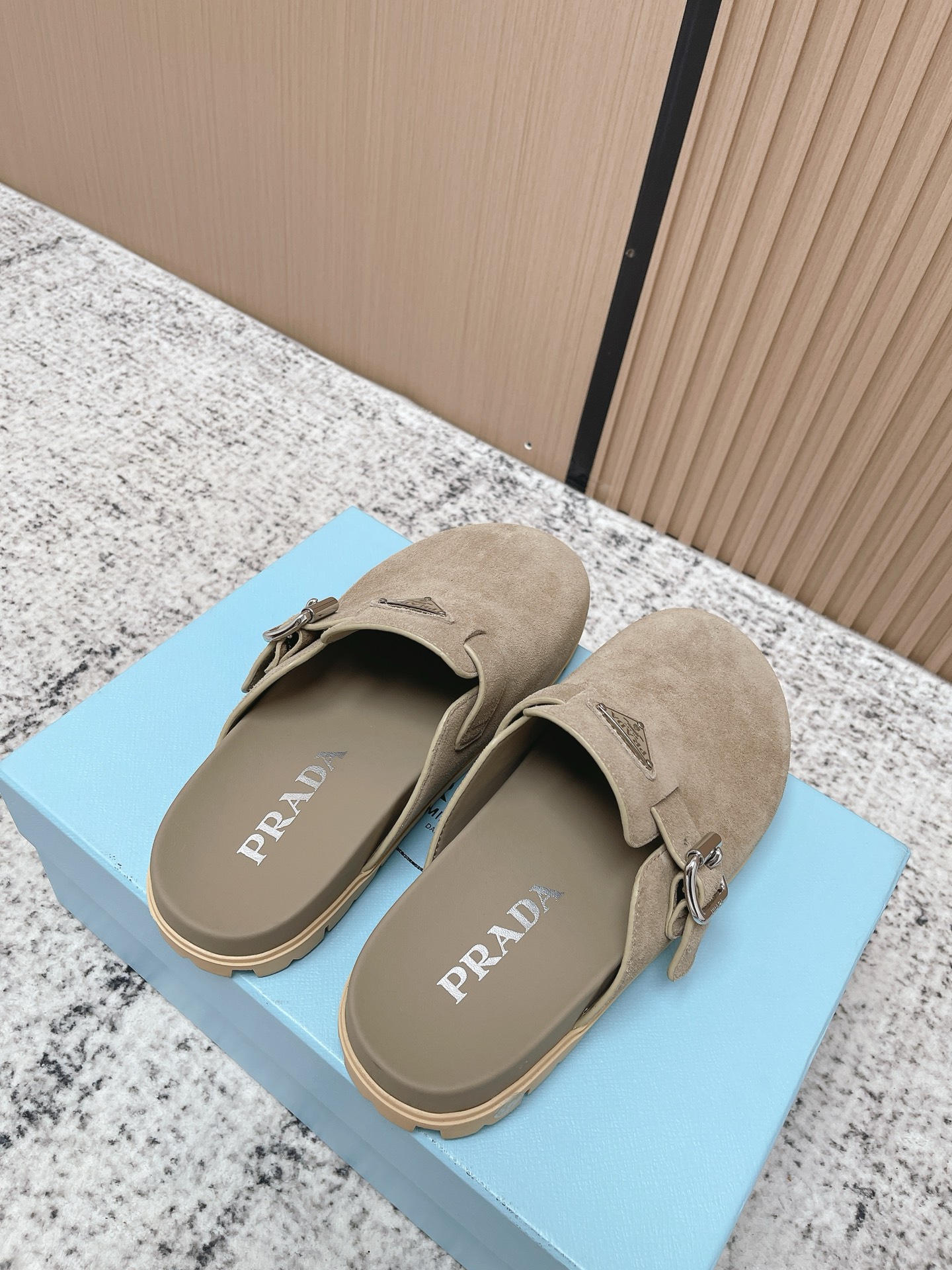 Prada Style Leather Women's Shoes style reference detail image 4 from source 774962