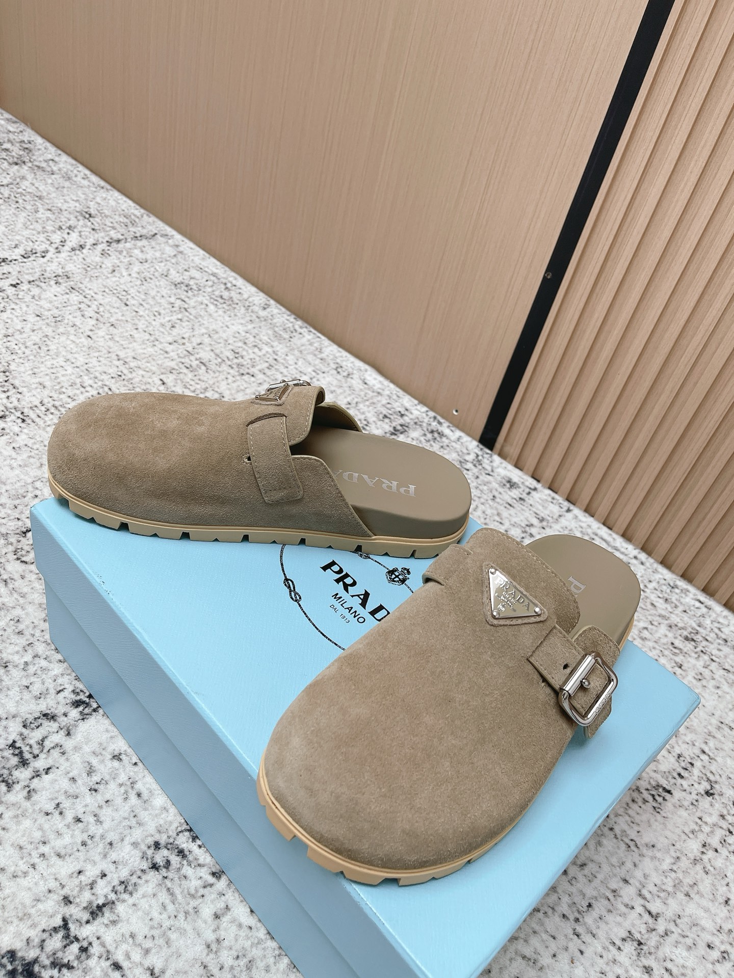 Prada Style Leather Women's Shoes style reference detail image 3 from source 774962