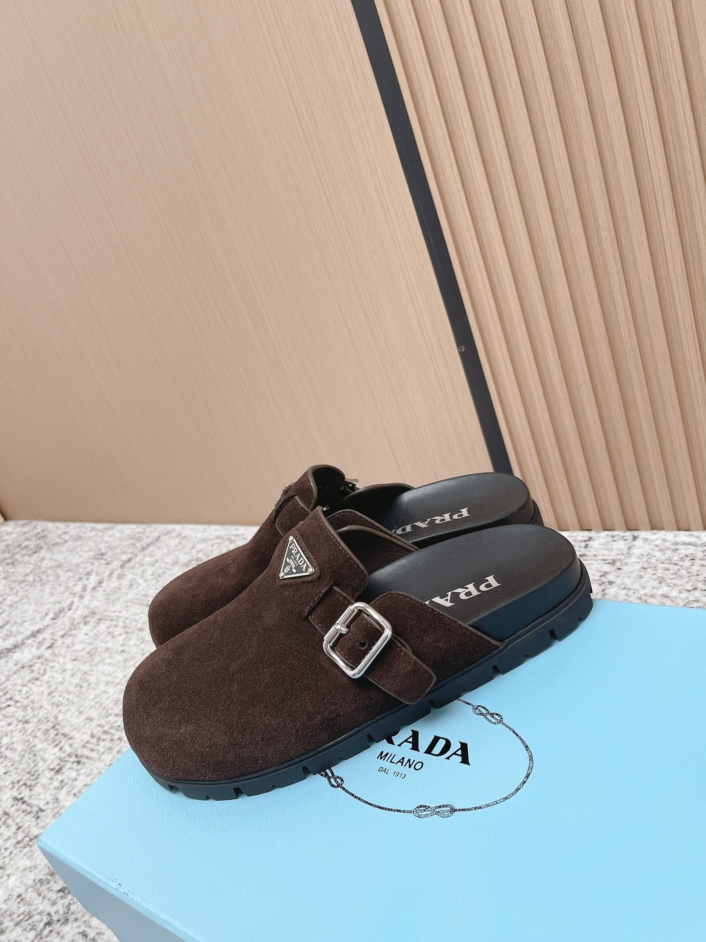 Prada Style Leather Women's Shoes style reference detail image 5 from source 774963