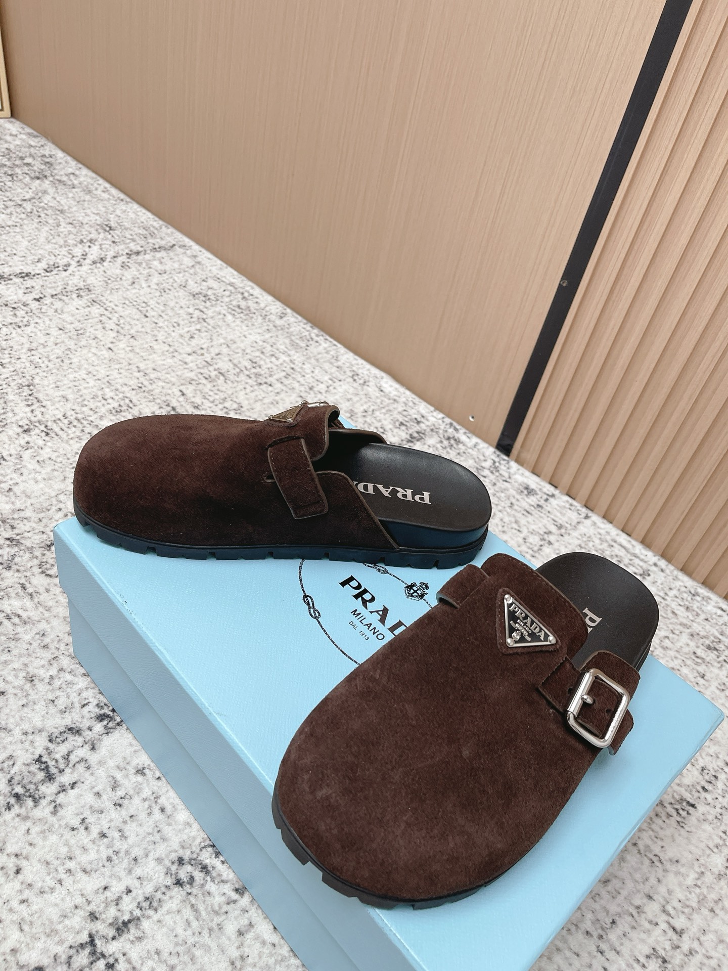 Prada Style Leather Women's Shoes style reference detail image 3 from source 774963