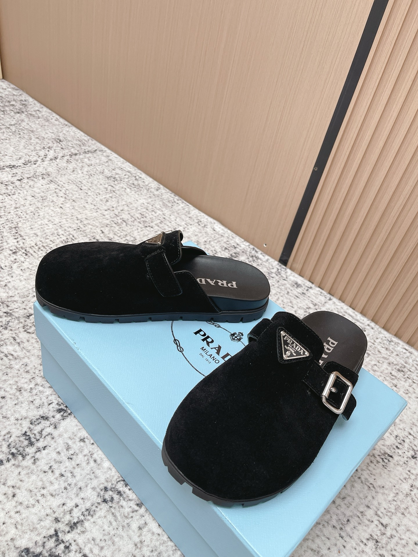 Prada Style Leather Women's Shoes style reference detail image 3 from source 774964