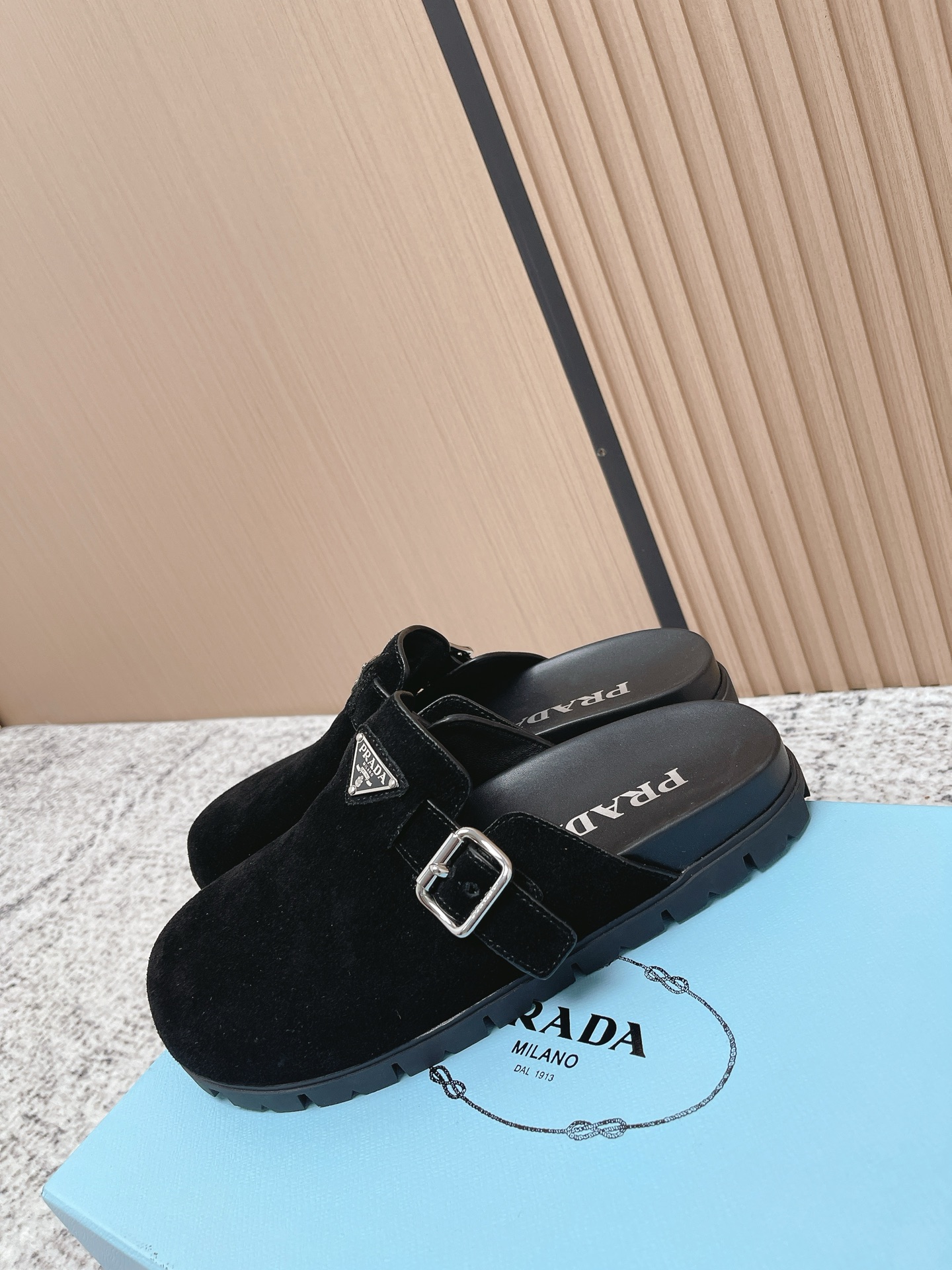 Prada Style Leather Women's Shoes style reference detail image 5 from source 774964