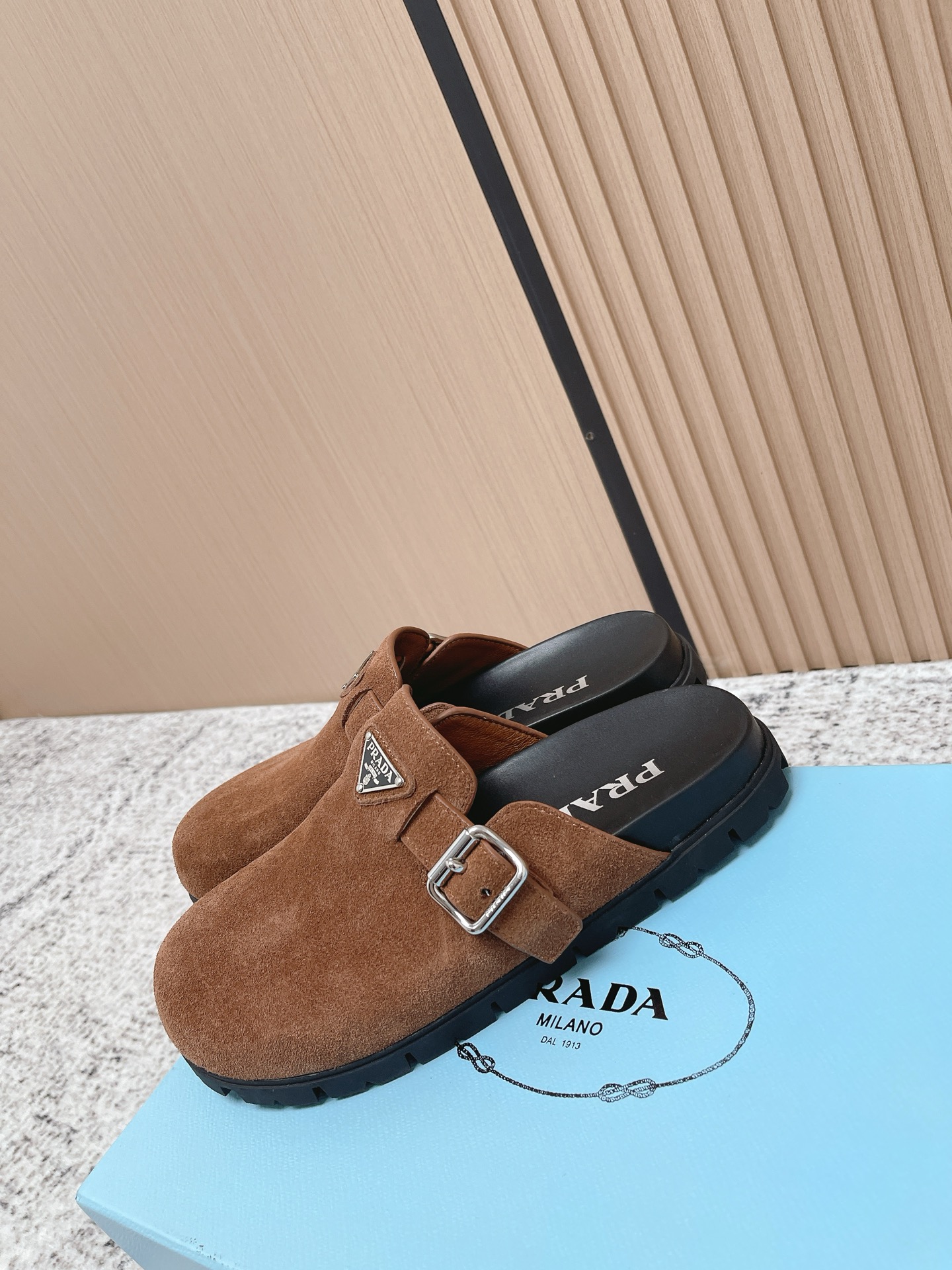 Prada Style Leather Women's Shoes style reference detail image 5 from source 774965