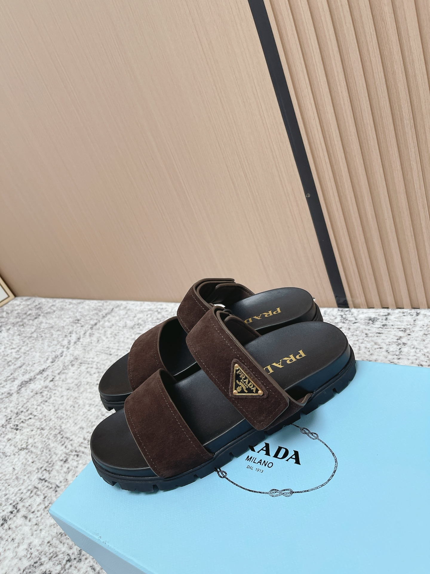 Prada Style Leather Women's Shoes style reference detail image 5 from source 774966